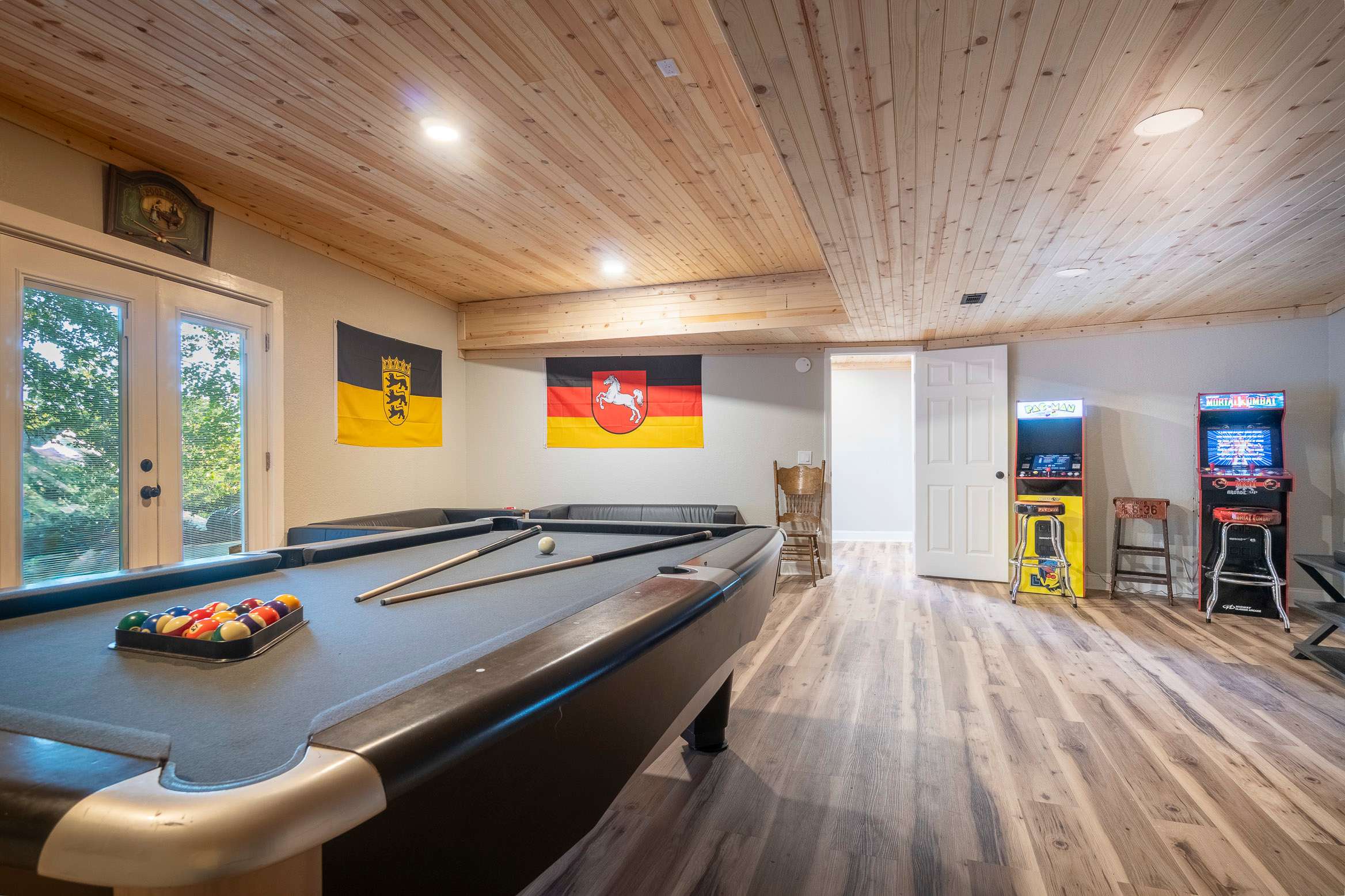 Upscale Mountain Retreat, Hot Tub & Game Room!