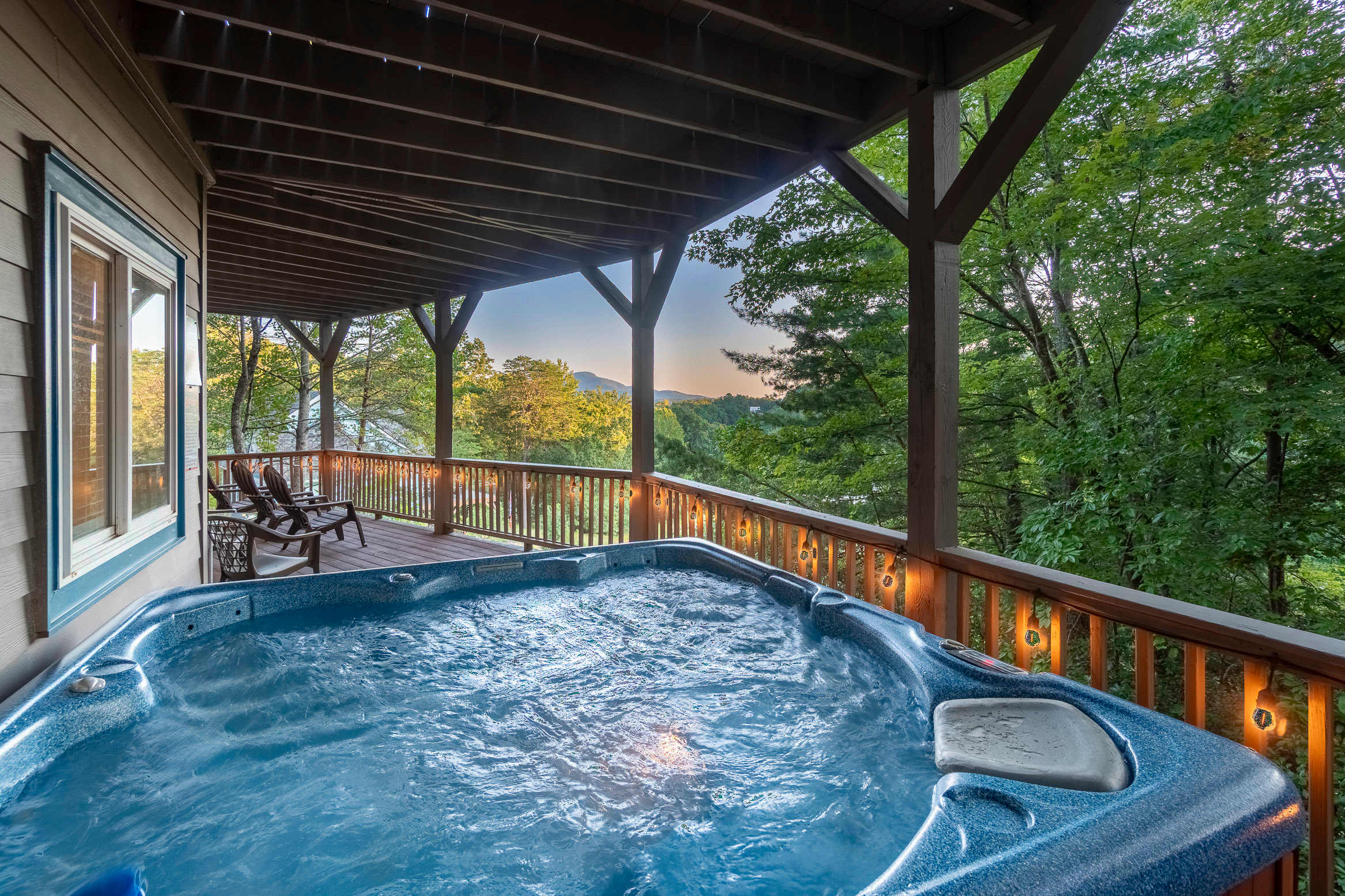 Upscale Mountain Retreat, Hot Tub & Game Room!