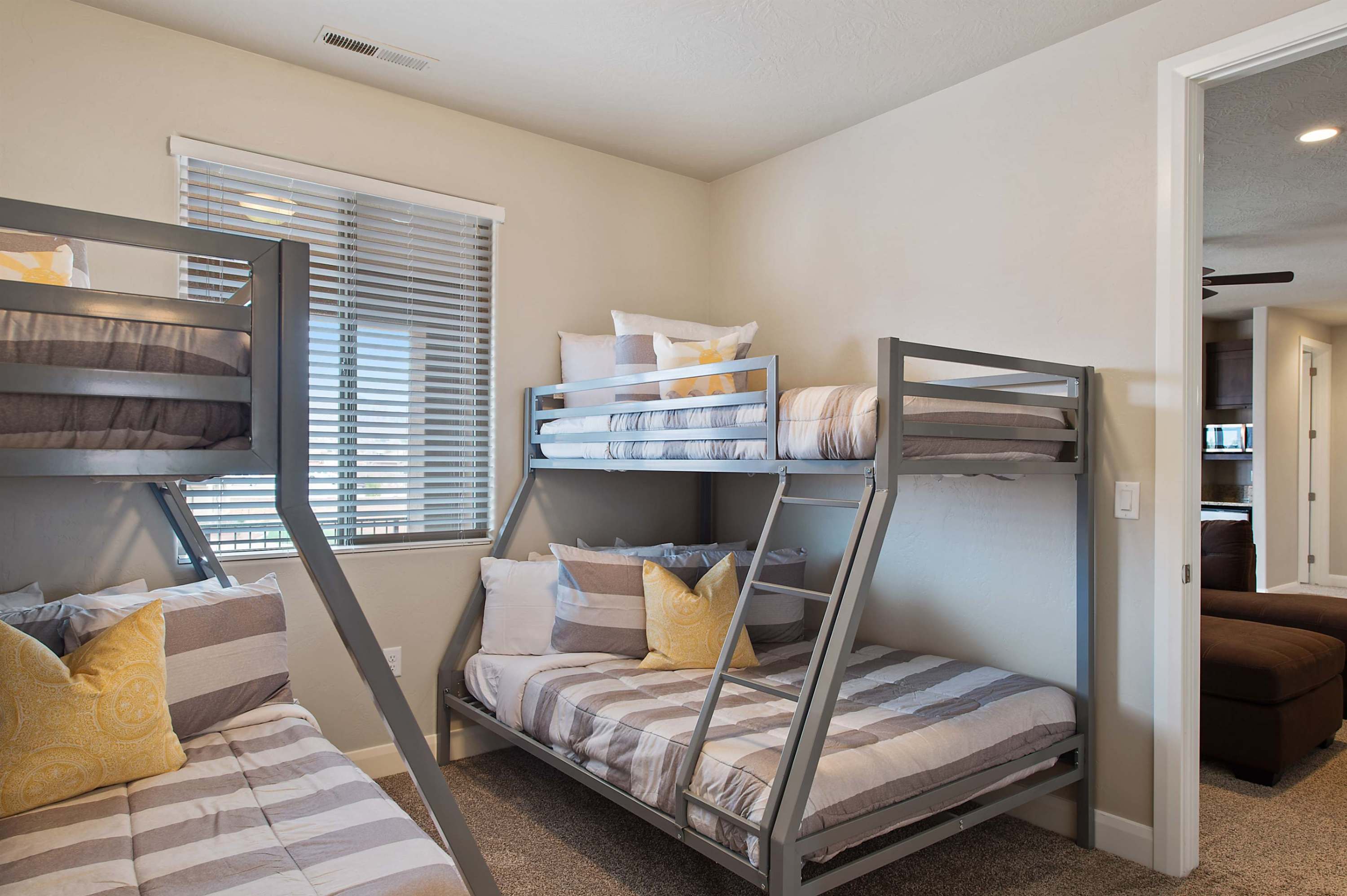 105 - Bunk room 6 with 2 twin over full bunks