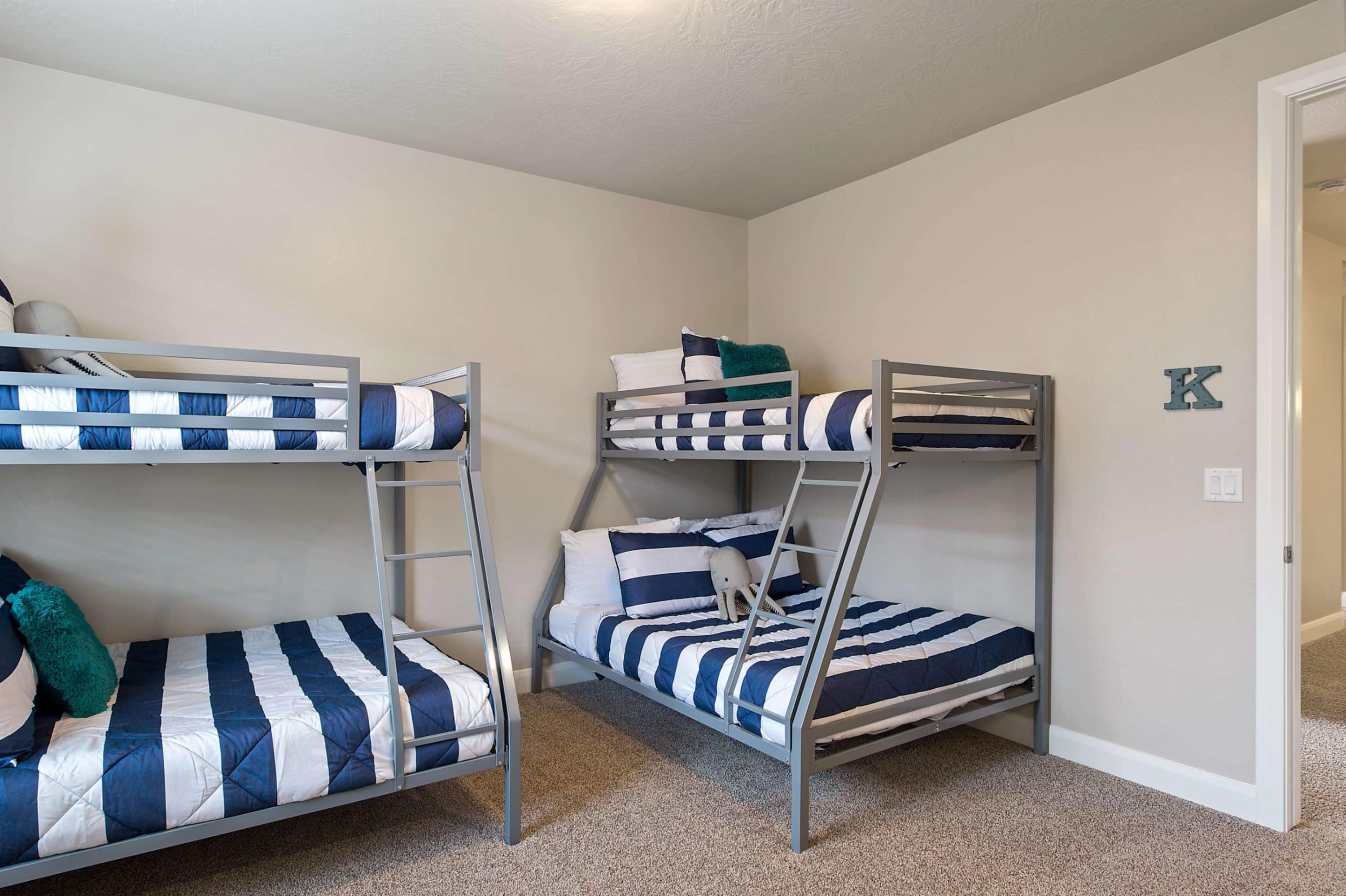 105 - Bunk room 5 upstairs with 2 twin over full bunk beds