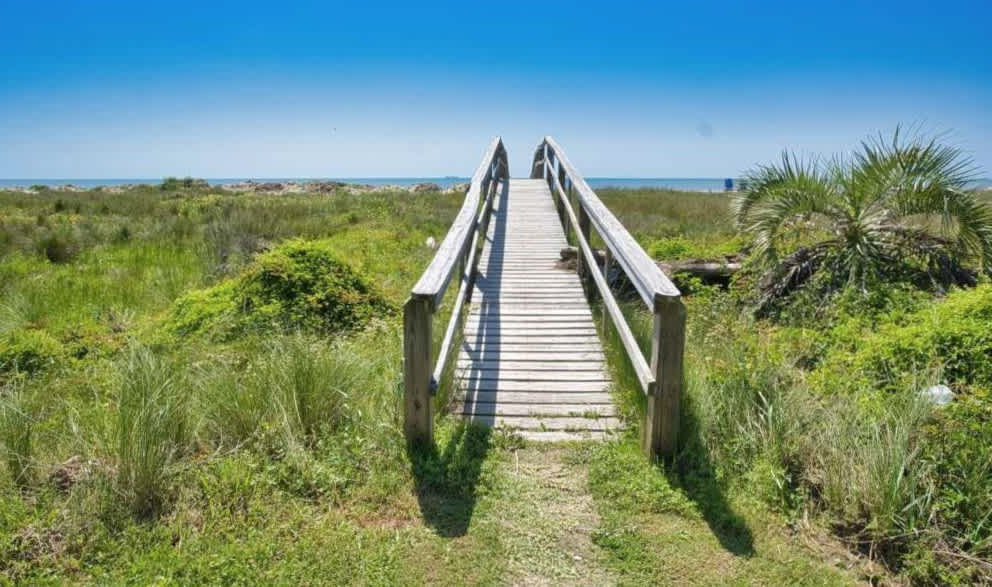 Street beach walkover