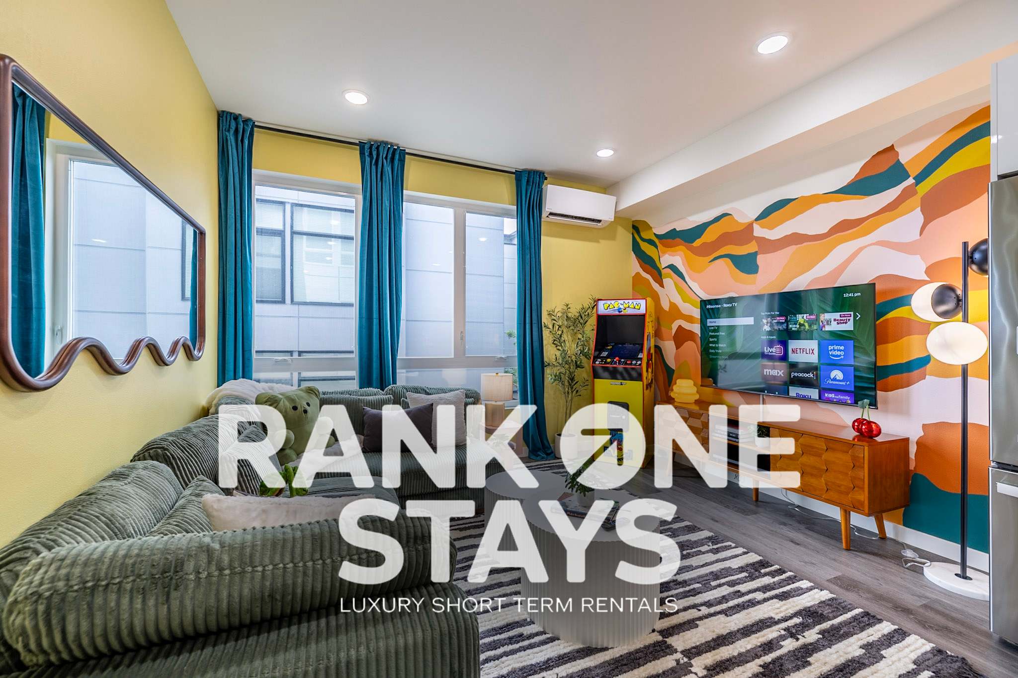 Rooftop Movie Theater | King Bed | Arcade | BBQ