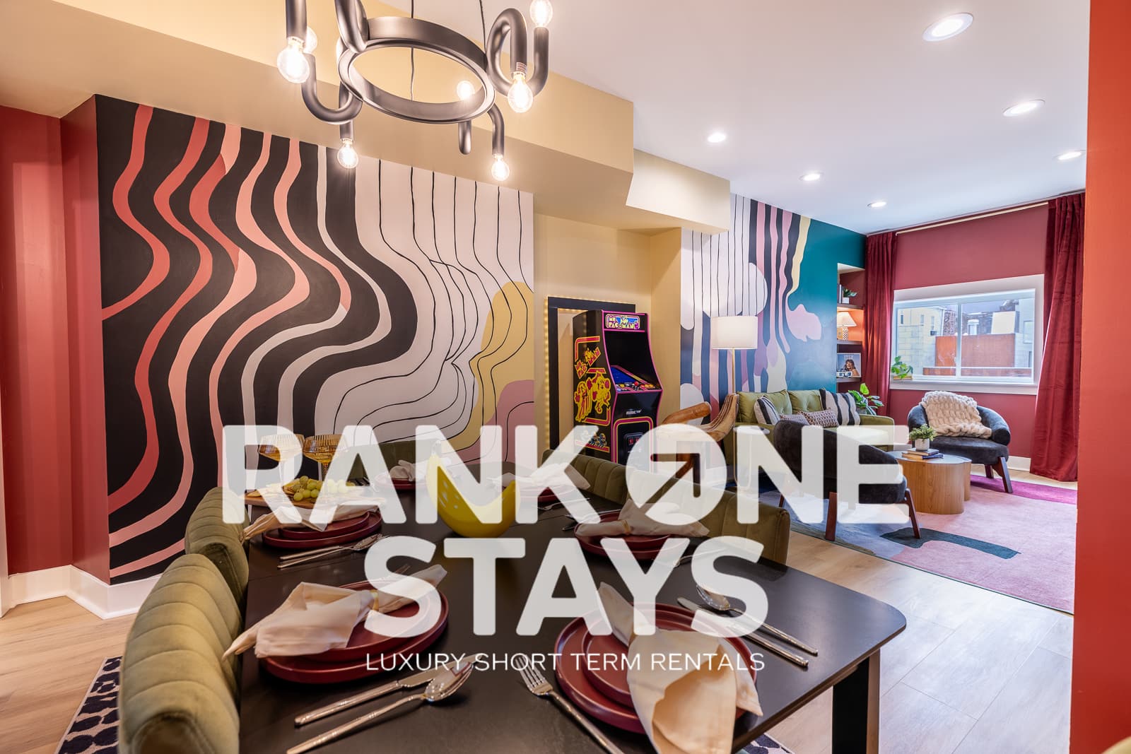 Hot Tub | King Bed | Free Parking | Patio | BBQ