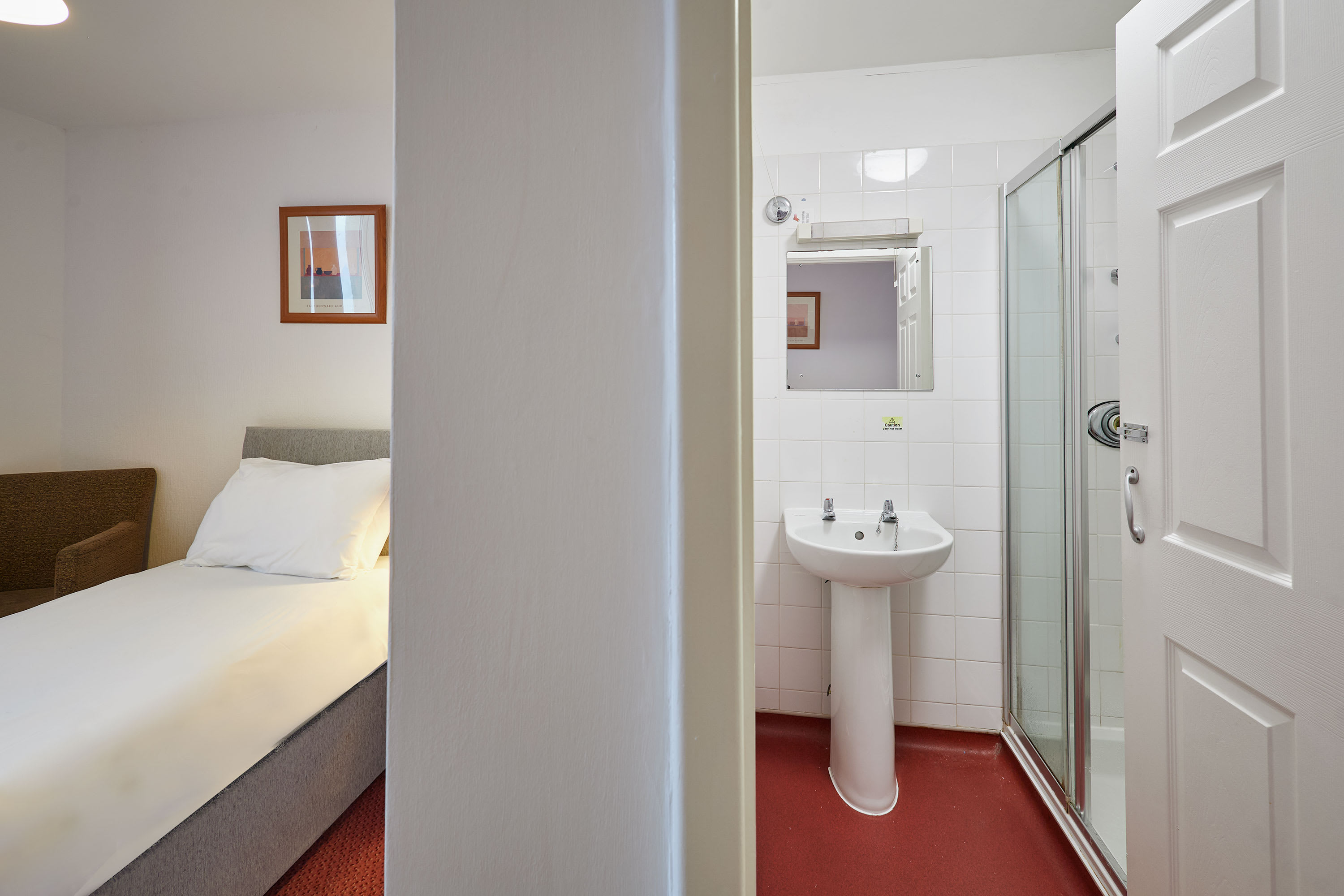 Saltburn House Hotel Single Room 4 in Marine Parade 24 TS12 1EH - Property image 7 - VivreStays