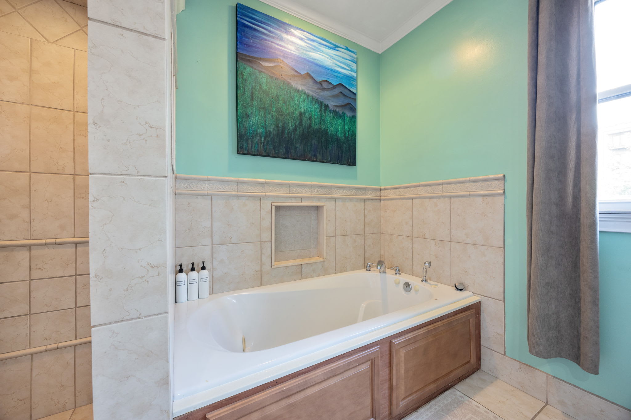 Group House for 10 | Foosball, Fire Pit & 3 Baths - Picture 11