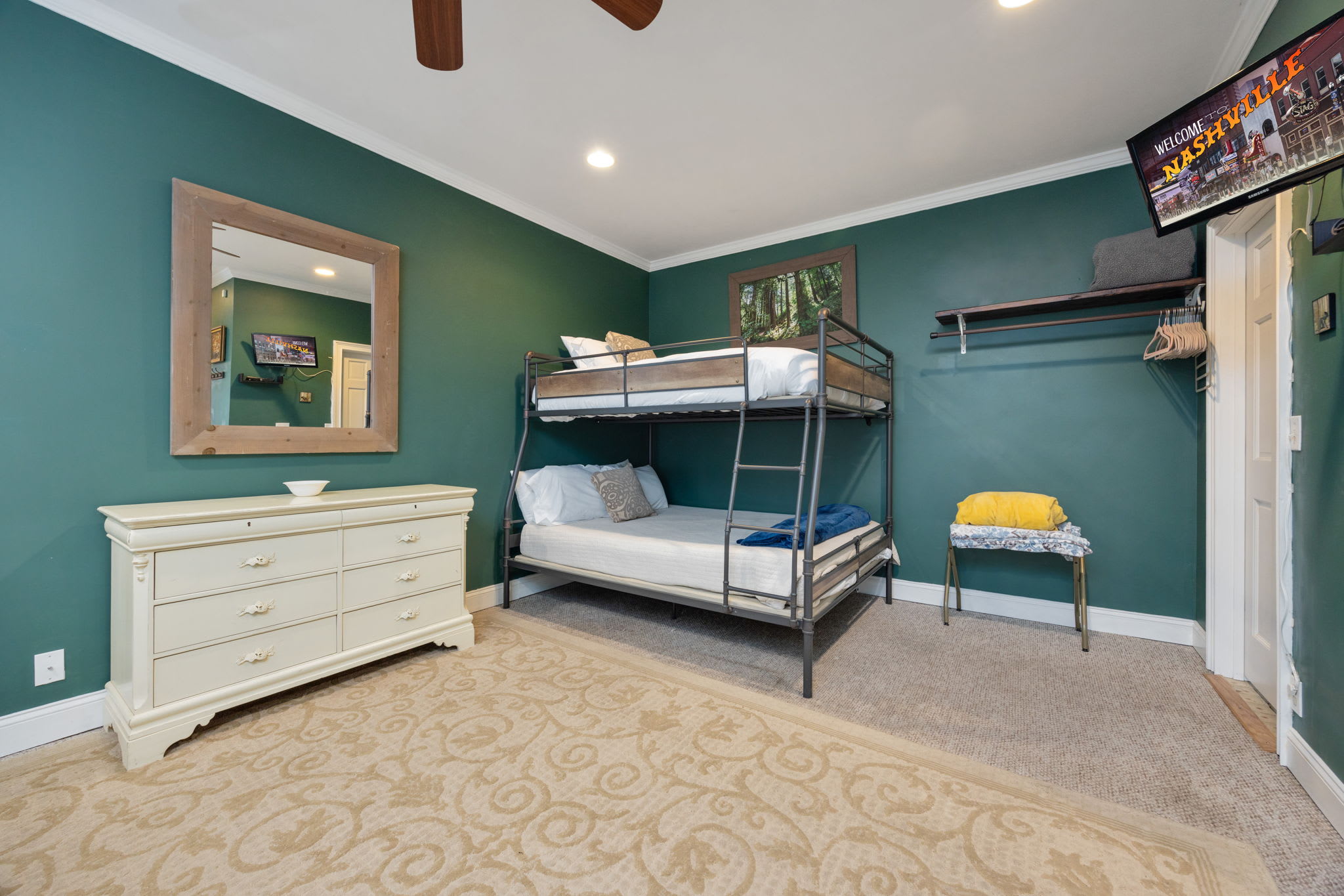 Group House for 10 | Foosball, Fire Pit & 3 Baths - Picture 19