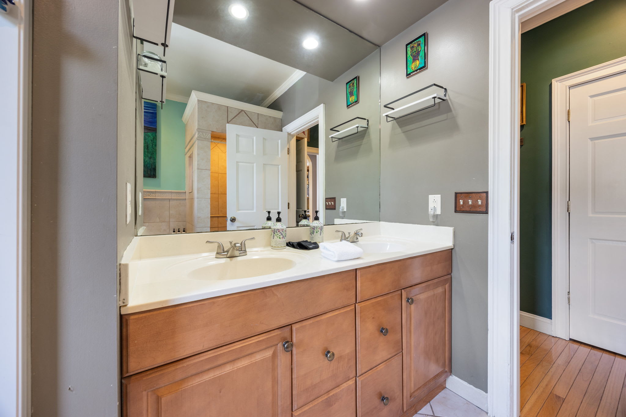 Group House for 10 | Foosball, Fire Pit & 3 Baths - Picture 33