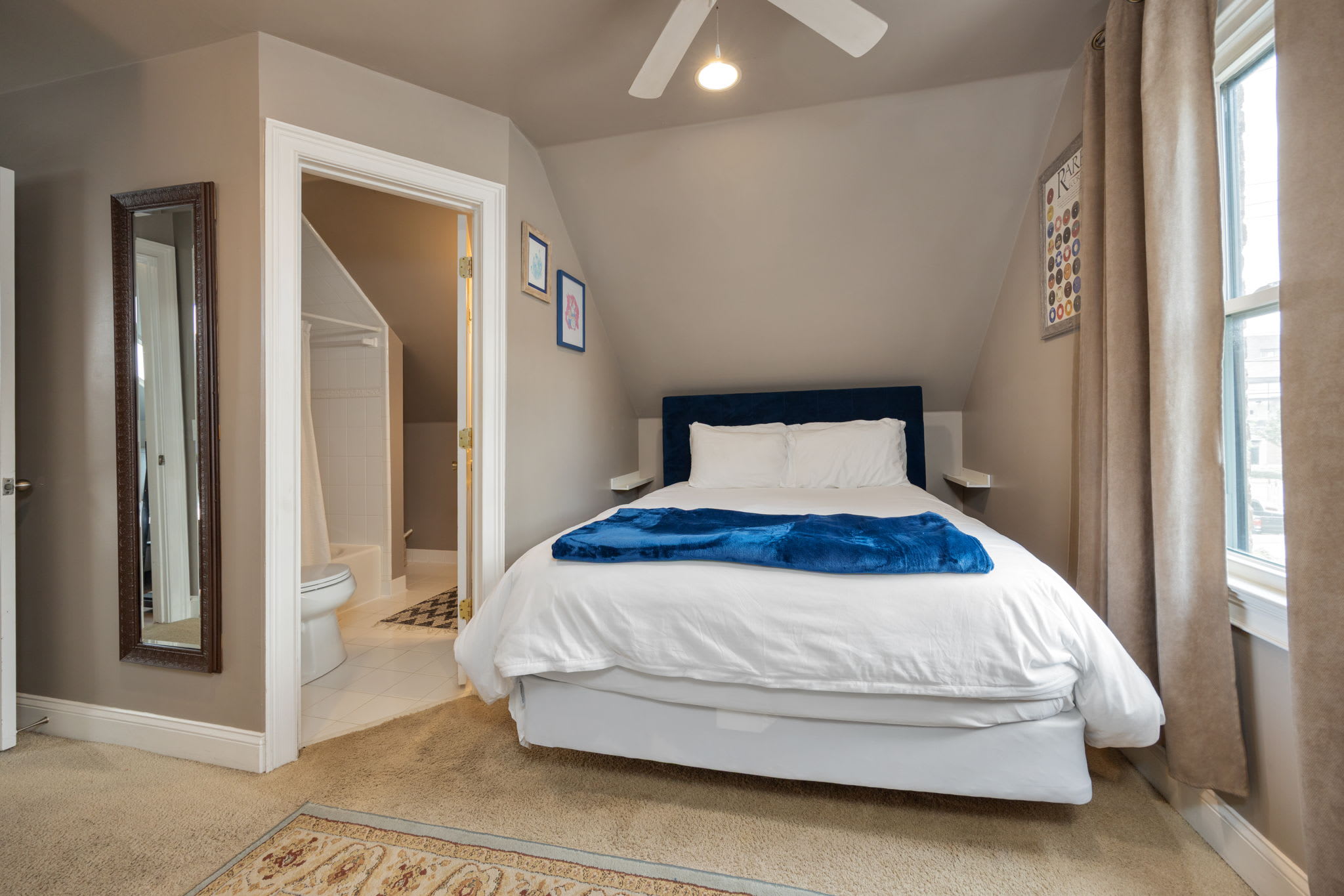 Group House for 10 | Foosball, Fire Pit & 3 Baths - Picture 14