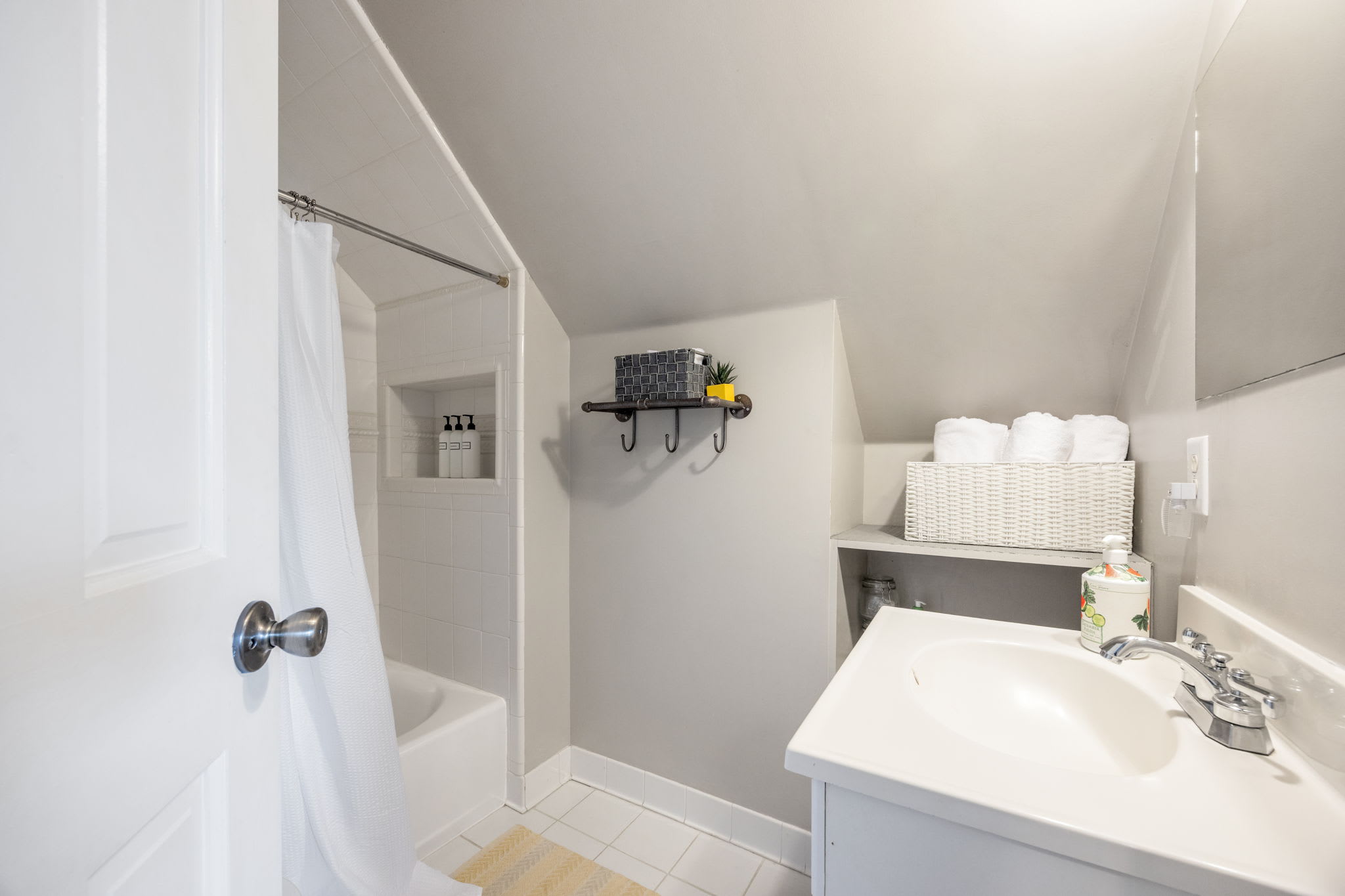 Group House for 10 | Foosball, Fire Pit & 3 Baths - Picture 43