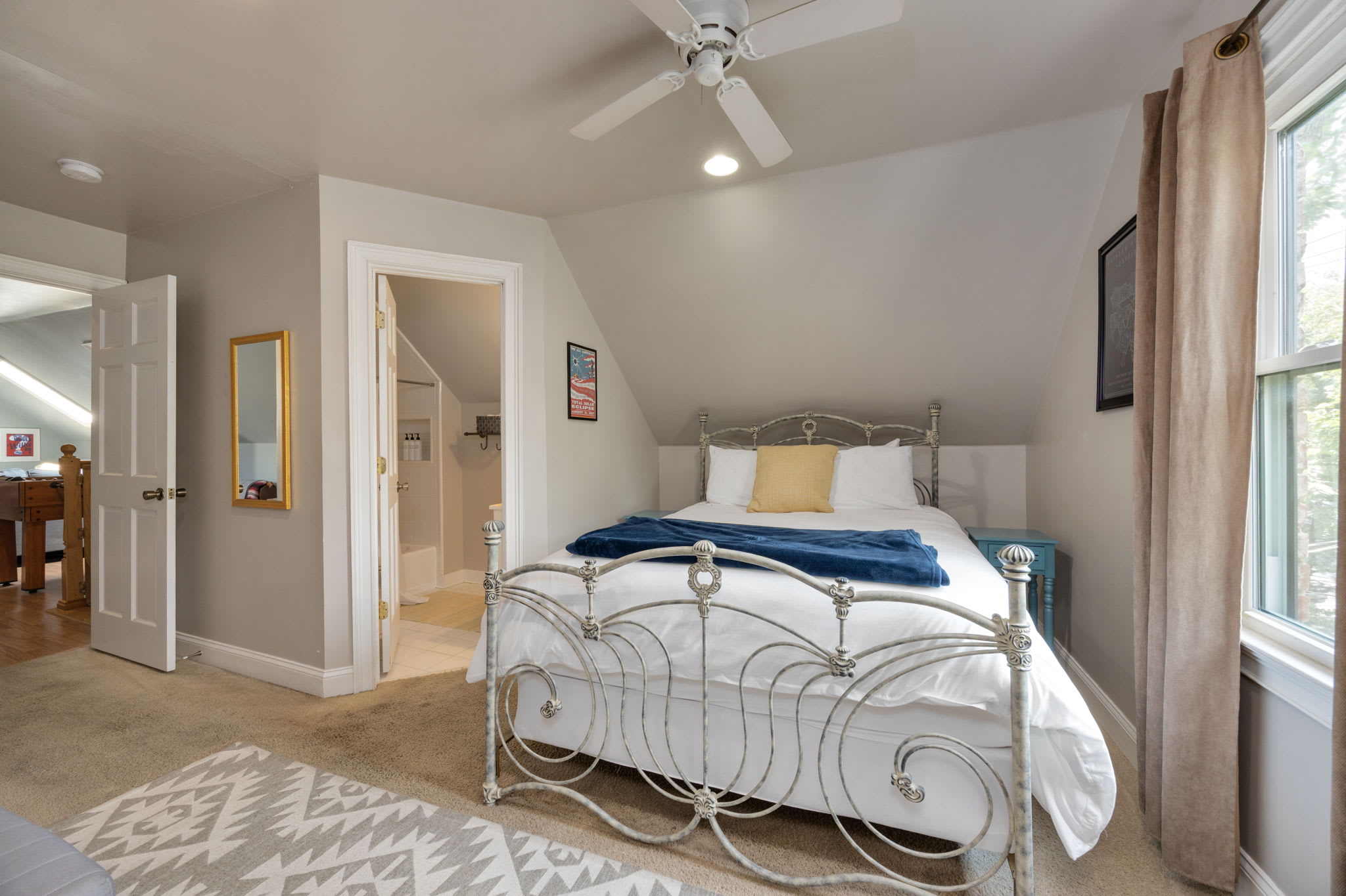 Group House for 10 | Foosball, Fire Pit & 3 Baths - Picture 44