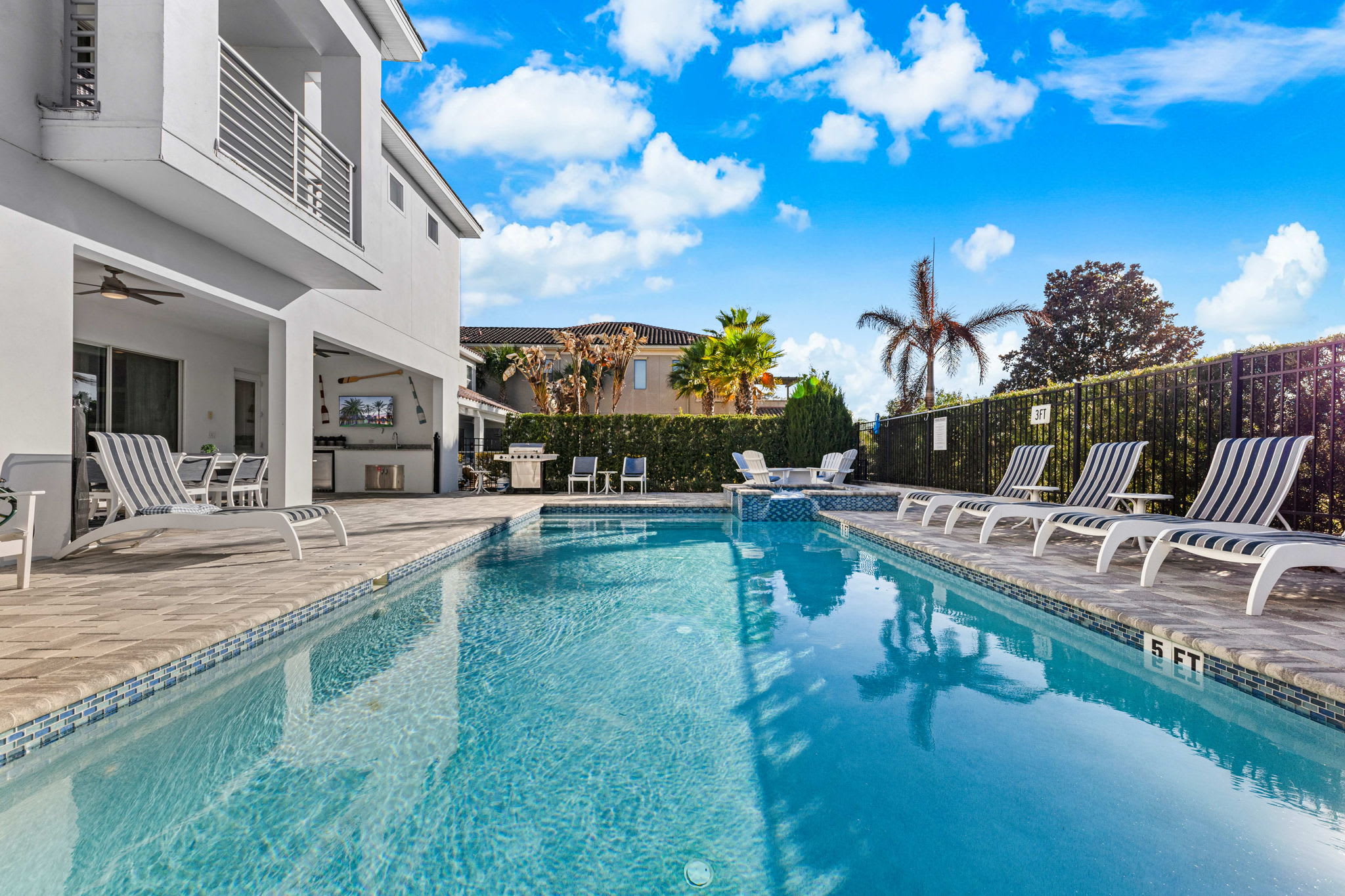 Happiest Home on Earth - Custom Pirate & Nature Bunks, 8 King Suites, Theater & Pool 4