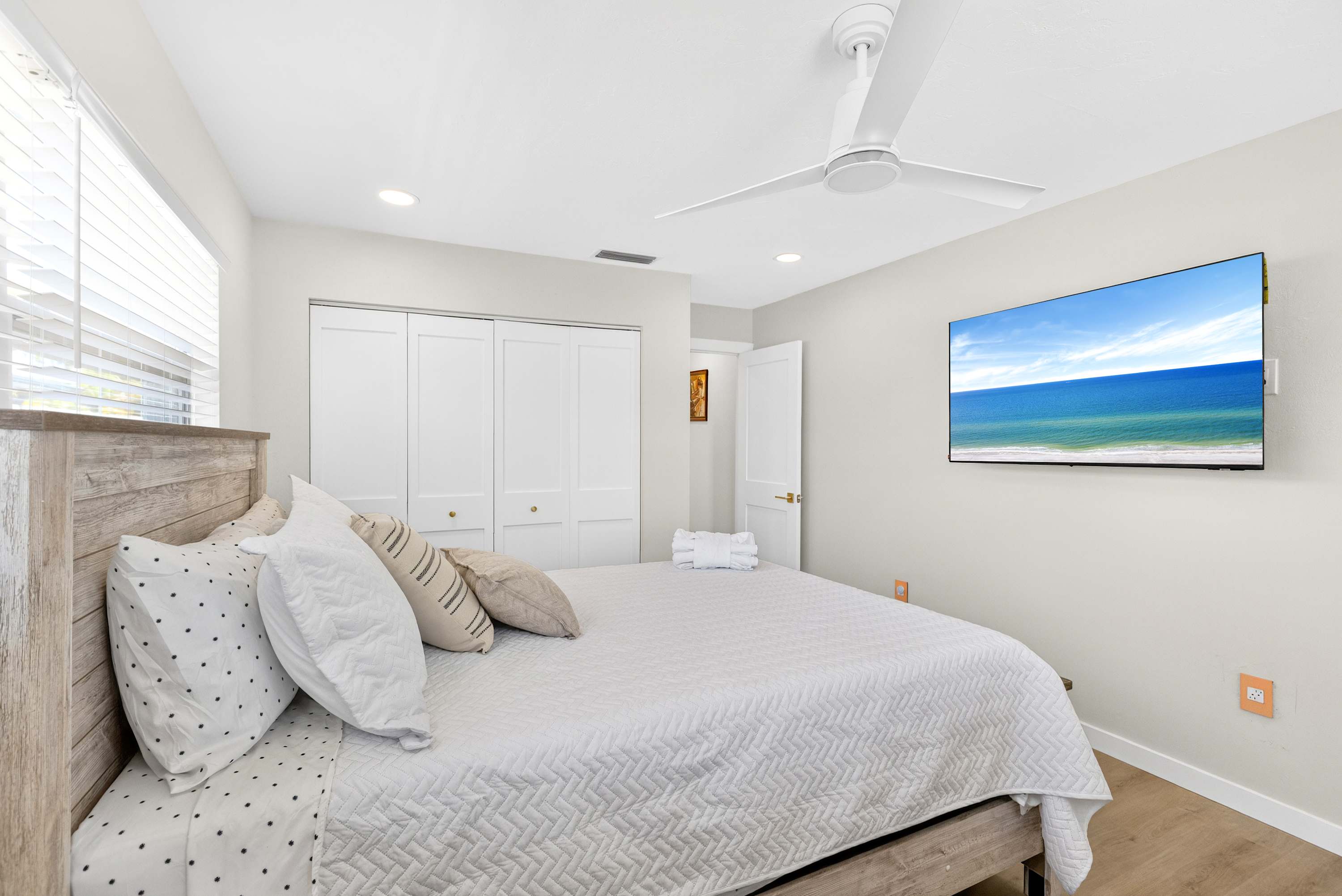 4BR Getaway Near Beach & Village  Sleeps 10 - Foto 13