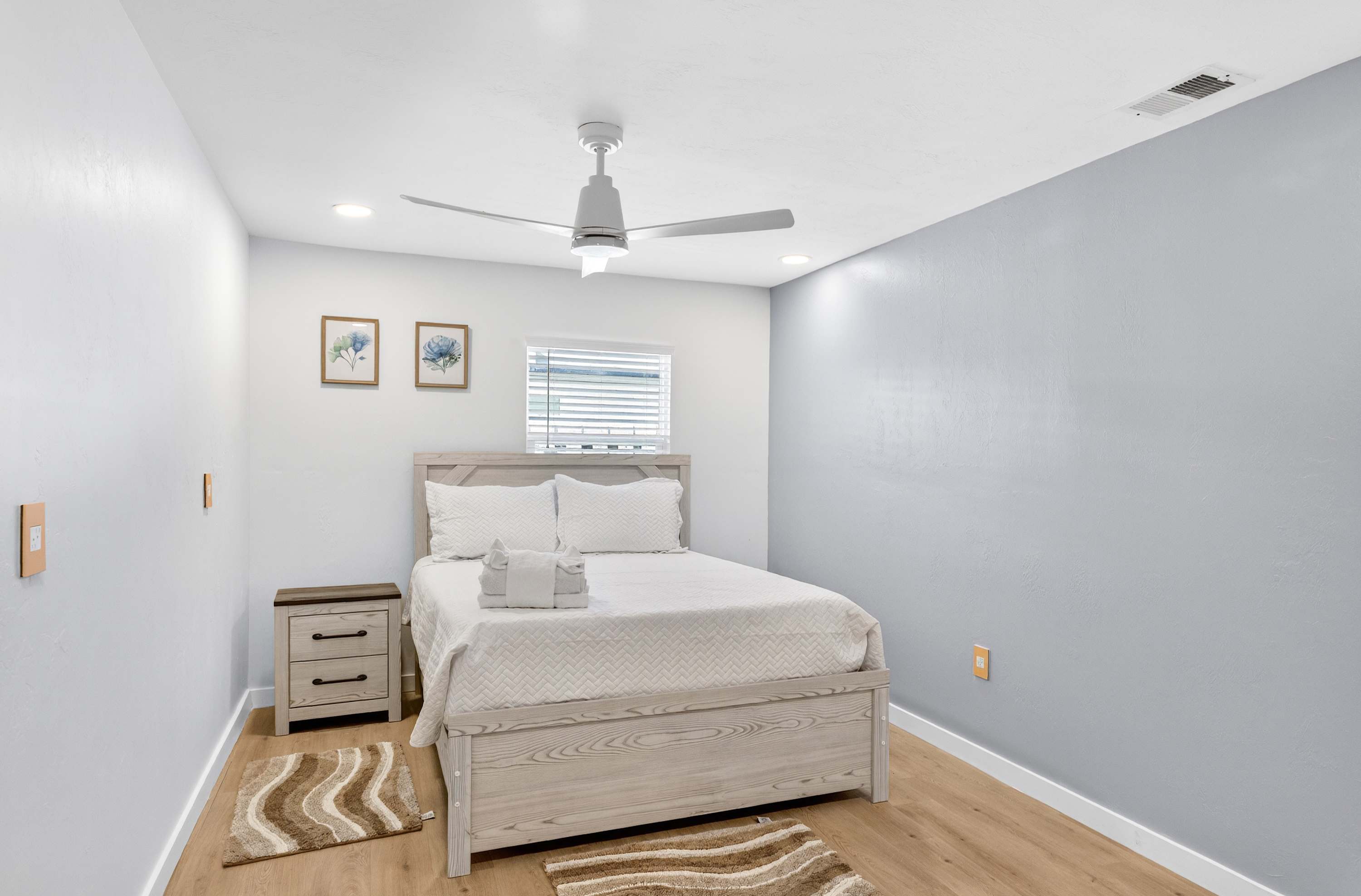 4BR Getaway Near Beach & Village  Sleeps 10 - Foto 17