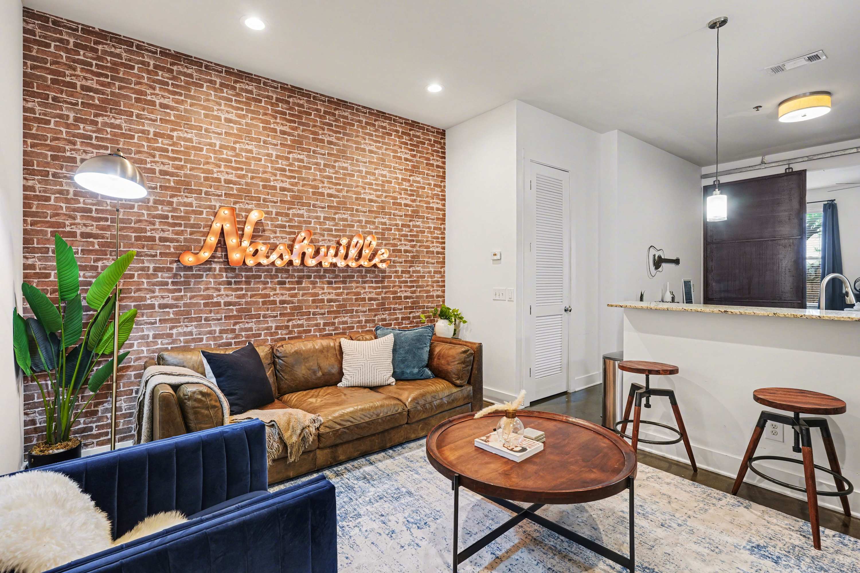 Trendy Condo for 2 near Centennial park & Vandy!