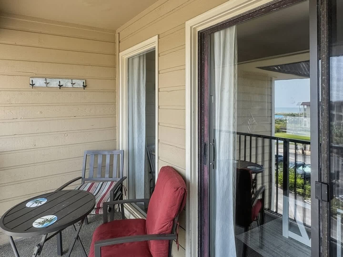 Top-Floor Sunrise Villa | 1 Min Walk to Beach — Hilton Head Island, SC — vacation rental