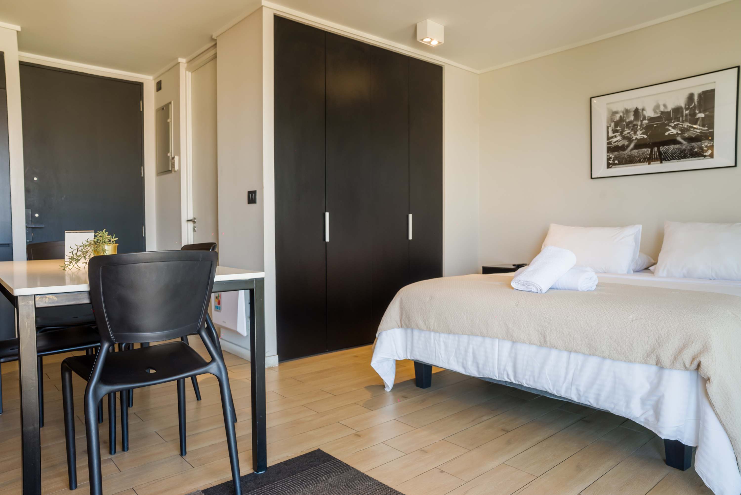 Cozy studio with modern furnishings and a comfortable bed, perfect for a relaxing stay in the heart of the city.