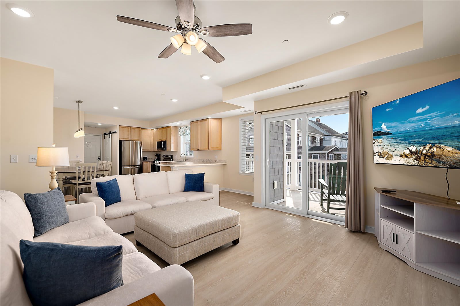 Downtown Condo Steps from the Beach and Boardwalk | Photo 3