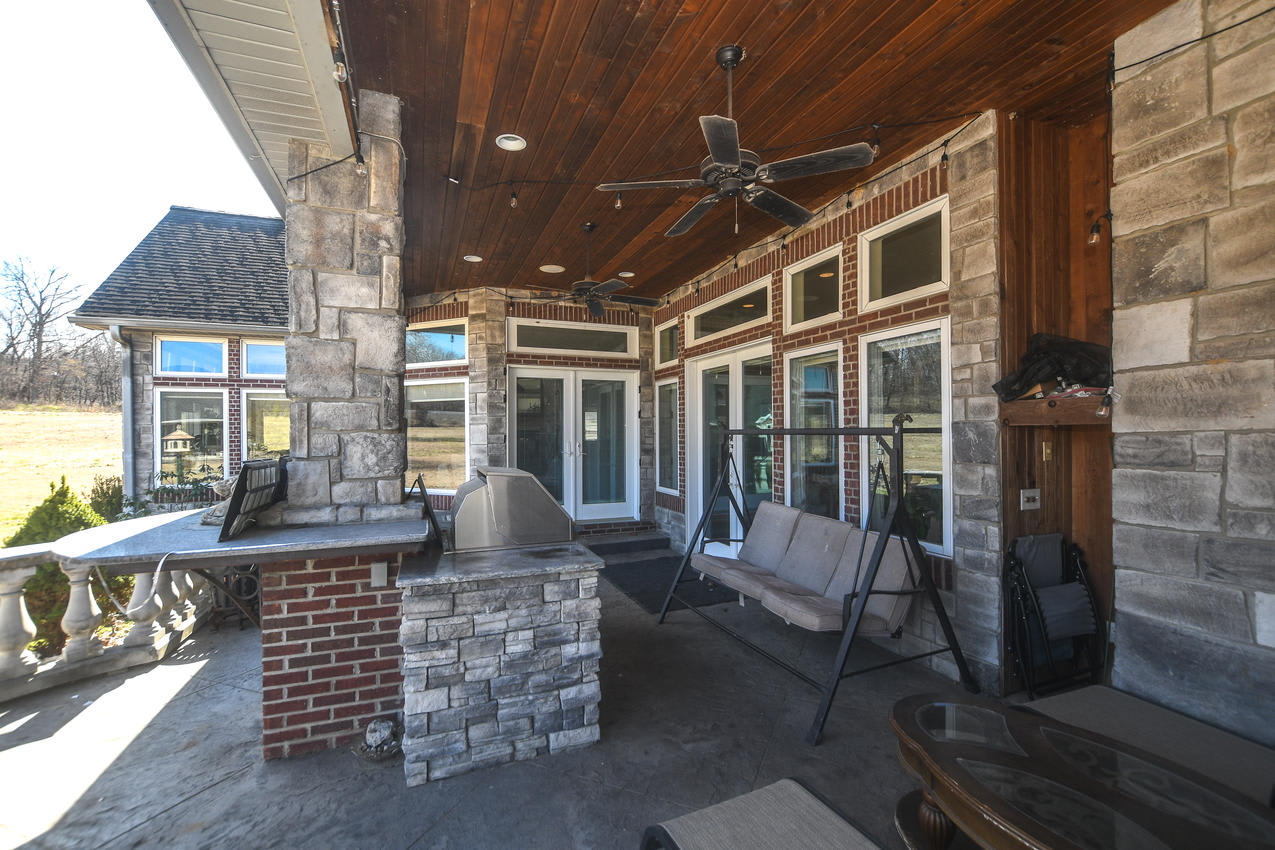 Covered Back Patio/ Outdoor Kitchen