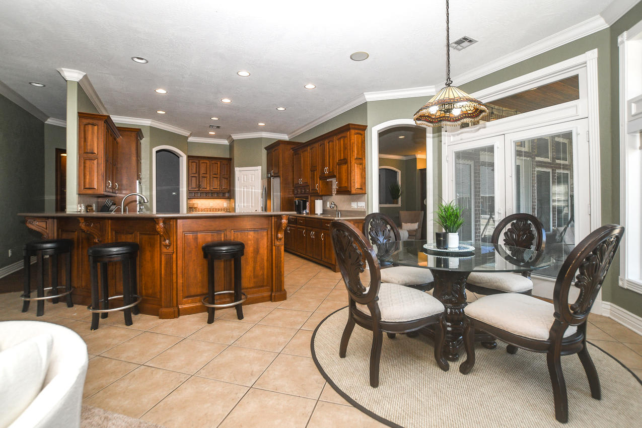 Kitchen/ Dining