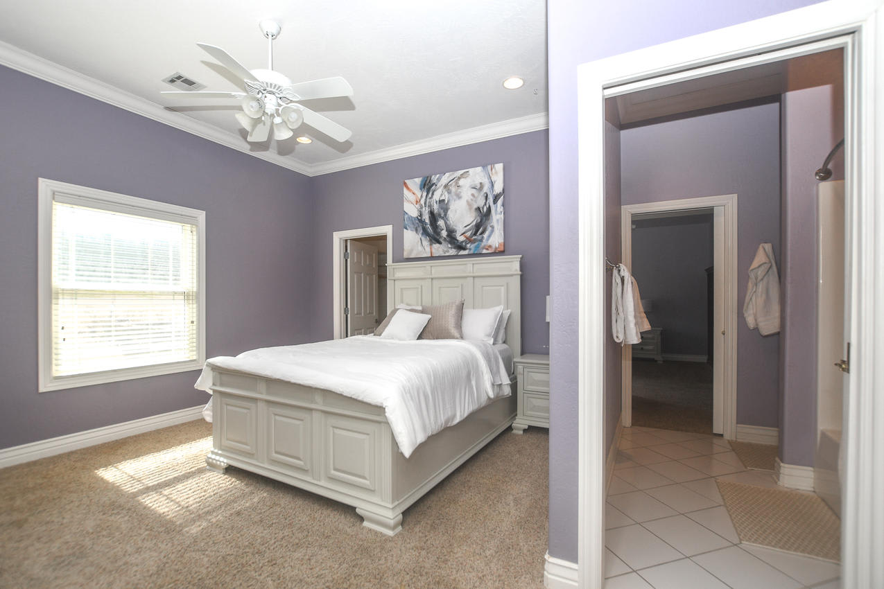 Bed 3 w/ Jack & Jill bath and private vanity