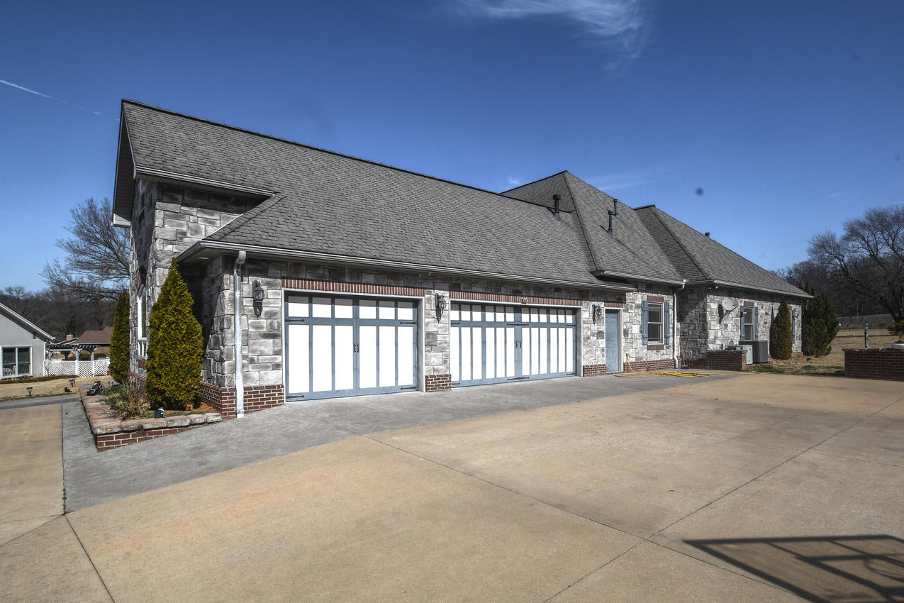 3 Car Garage