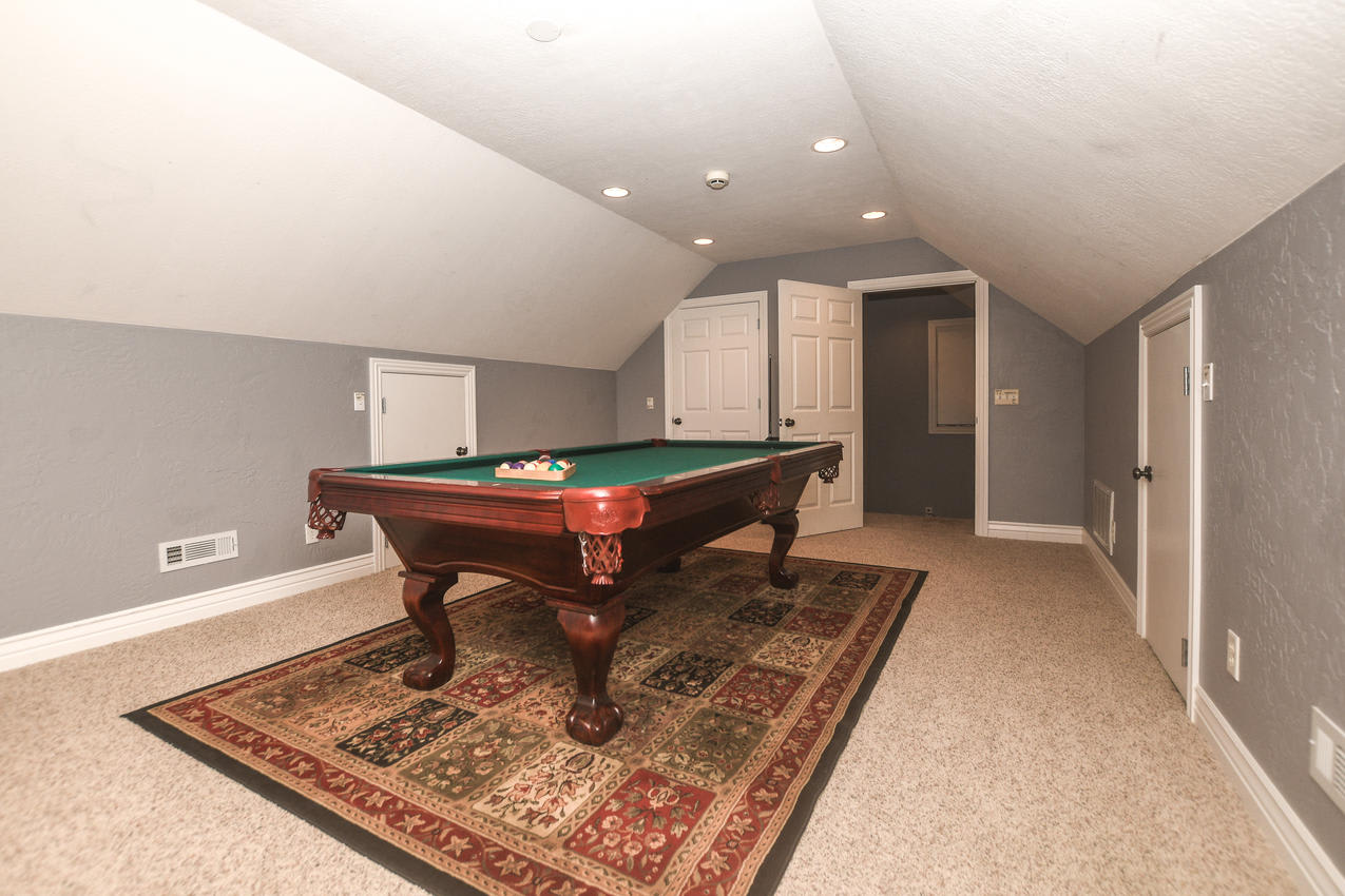 Upstairs Bonus Room w/ Sofa Bed