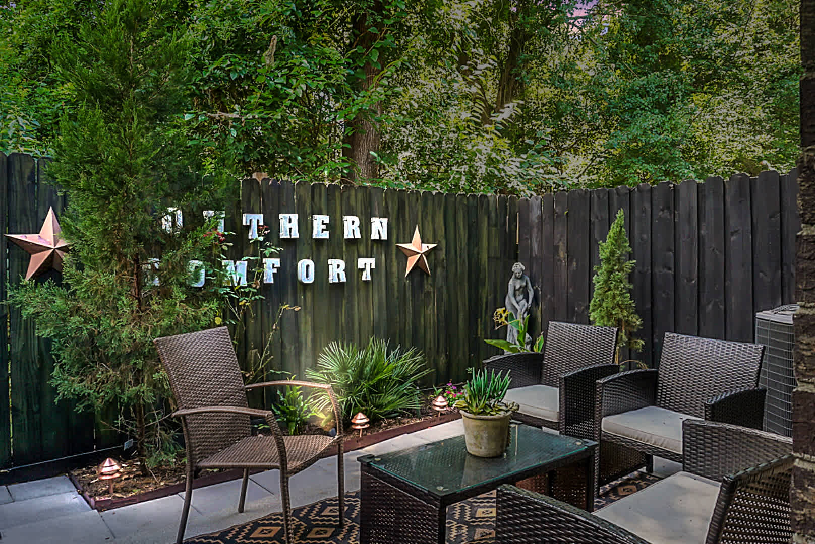 Charming 2BR Townhouse w Patio & Balcony — North Charleston, SC — vacation rental