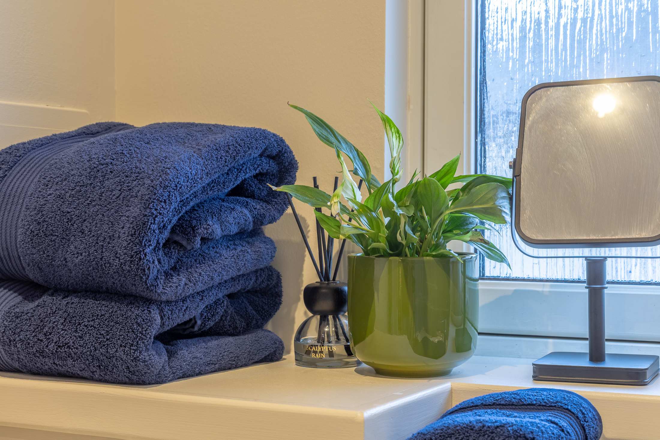 View Stylish 2-BR Apt | Parking & Wi-Fi | Sleeps 4 in 5 Riverside Gardens IV3 5TB Stylish 2-BR Apt | Parking & Wi-Fi | Sleeps 4 in 5 Riverside Gardens IV3 5TB - Property image 19 - VivreStays