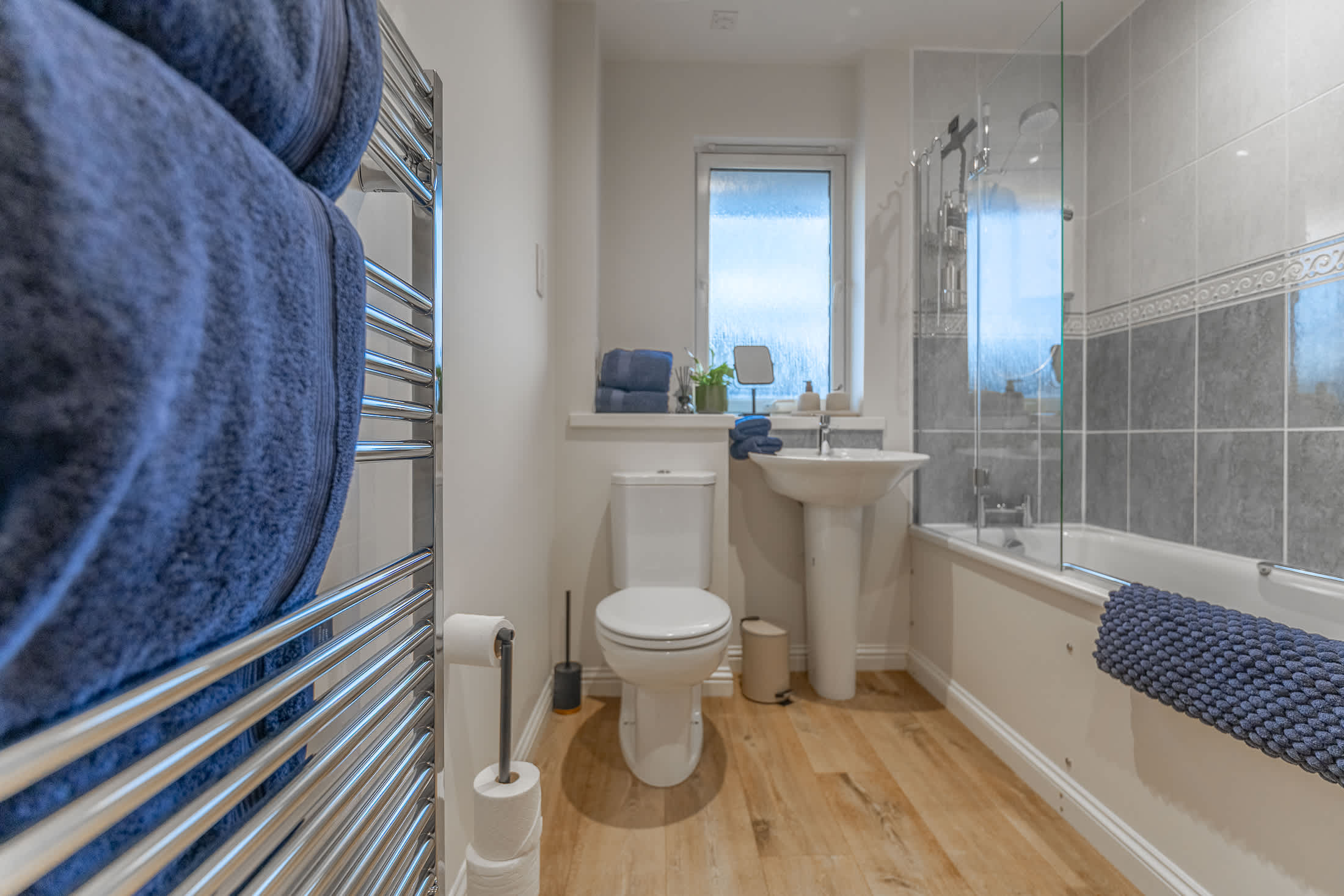 View Stylish 2-BR Apt | Parking & Wi-Fi | Sleeps 4 in 5 Riverside Gardens IV3 5TB Stylish 2-BR Apt | Parking & Wi-Fi | Sleeps 4 in 5 Riverside Gardens IV3 5TB - Property image 18 - VivreStays
