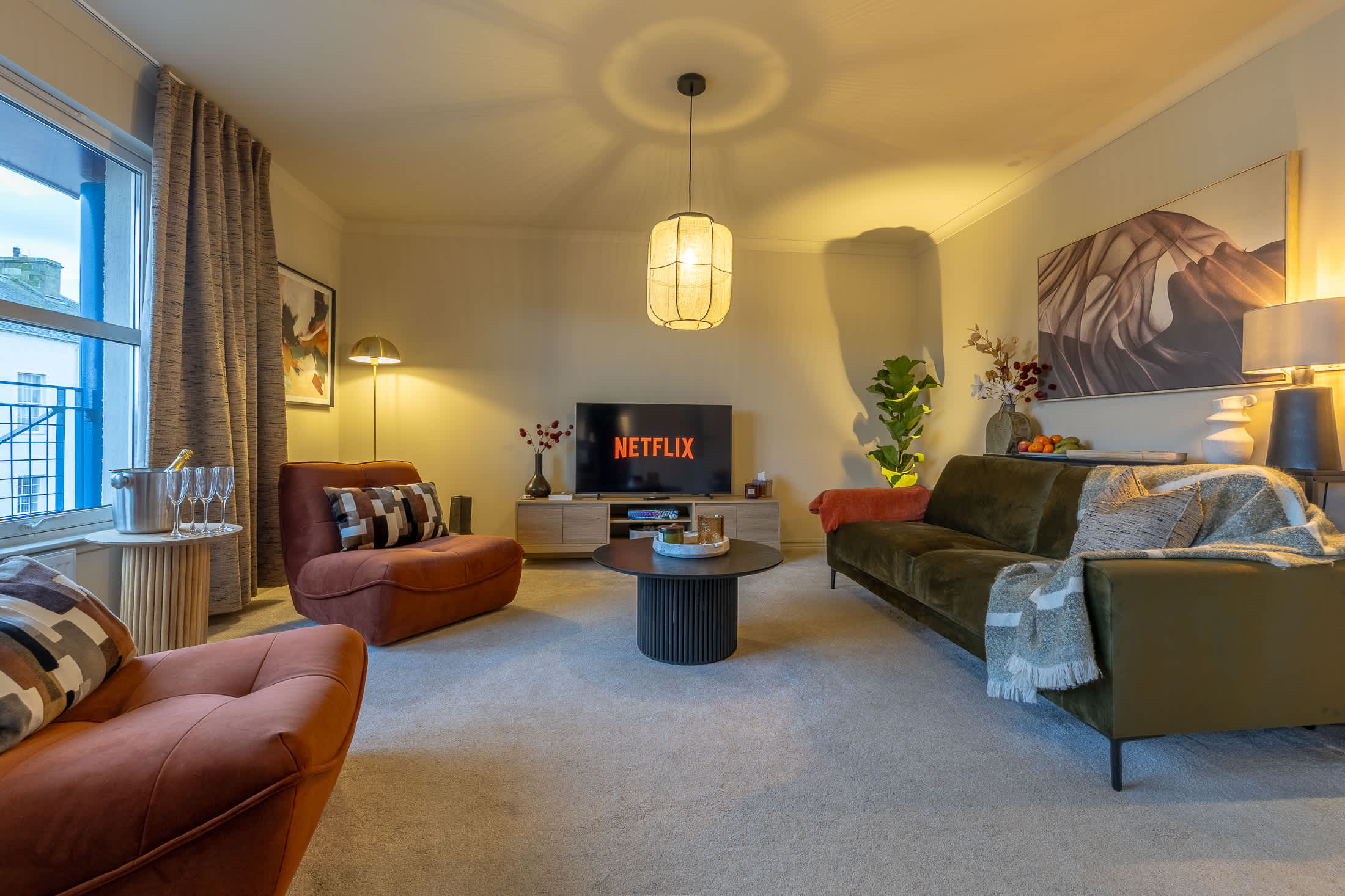View Stylish 2-BR Apt | Parking & Wi-Fi | Sleeps 4 Stylish 2-BR Apt | Parking & Wi-Fi | Sleeps 4 serviced apartment - UK - VivreStays