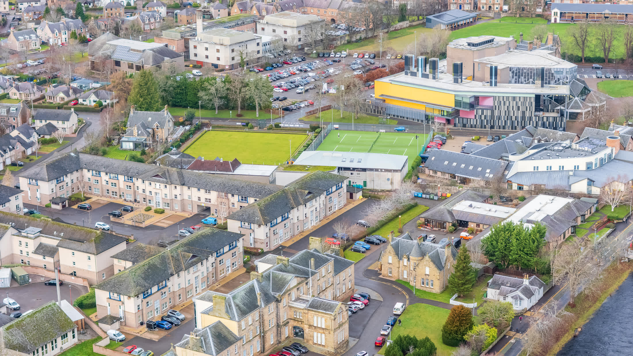 View Stylish 2-BR Apt | Parking & Wi-Fi | Sleeps 4 in 5 Riverside Gardens IV3 5TB Stylish 2-BR Apt | Parking & Wi-Fi | Sleeps 4 in 5 Riverside Gardens IV3 5TB - Property image 25 - VivreStays