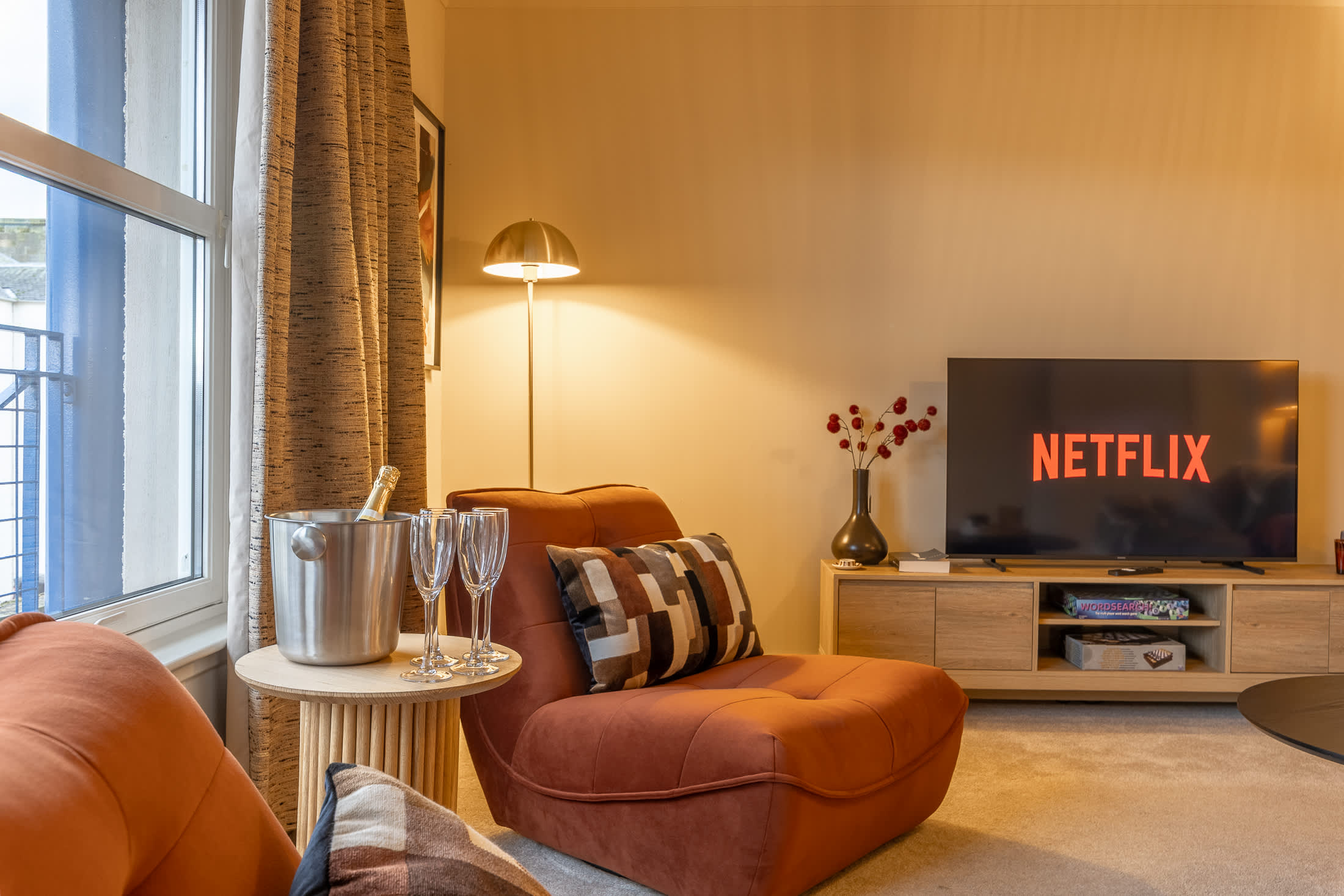 View Stylish 2-BR Apt | Parking & Wi-Fi | Sleeps 4 in 5 Riverside Gardens IV3 5TB Stylish 2-BR Apt | Parking & Wi-Fi | Sleeps 4 in 5 Riverside Gardens IV3 5TB - Property image 5 - VivreStays