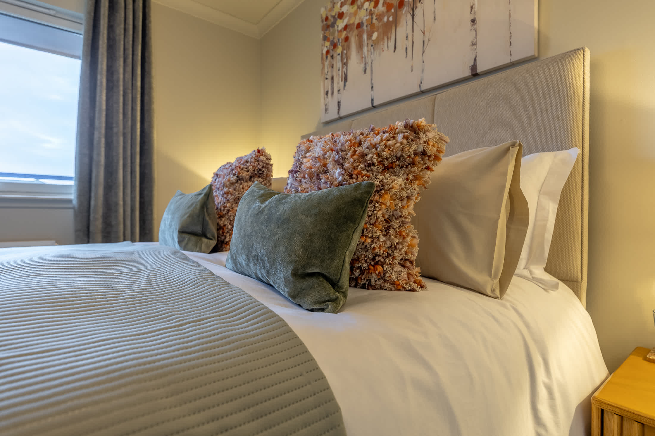View Stylish 2-BR Apt | Parking & Wi-Fi | Sleeps 4 in 5 Riverside Gardens IV3 5TB Stylish 2-BR Apt | Parking & Wi-Fi | Sleeps 4 in 5 Riverside Gardens IV3 5TB - Property image 10 - VivreStays