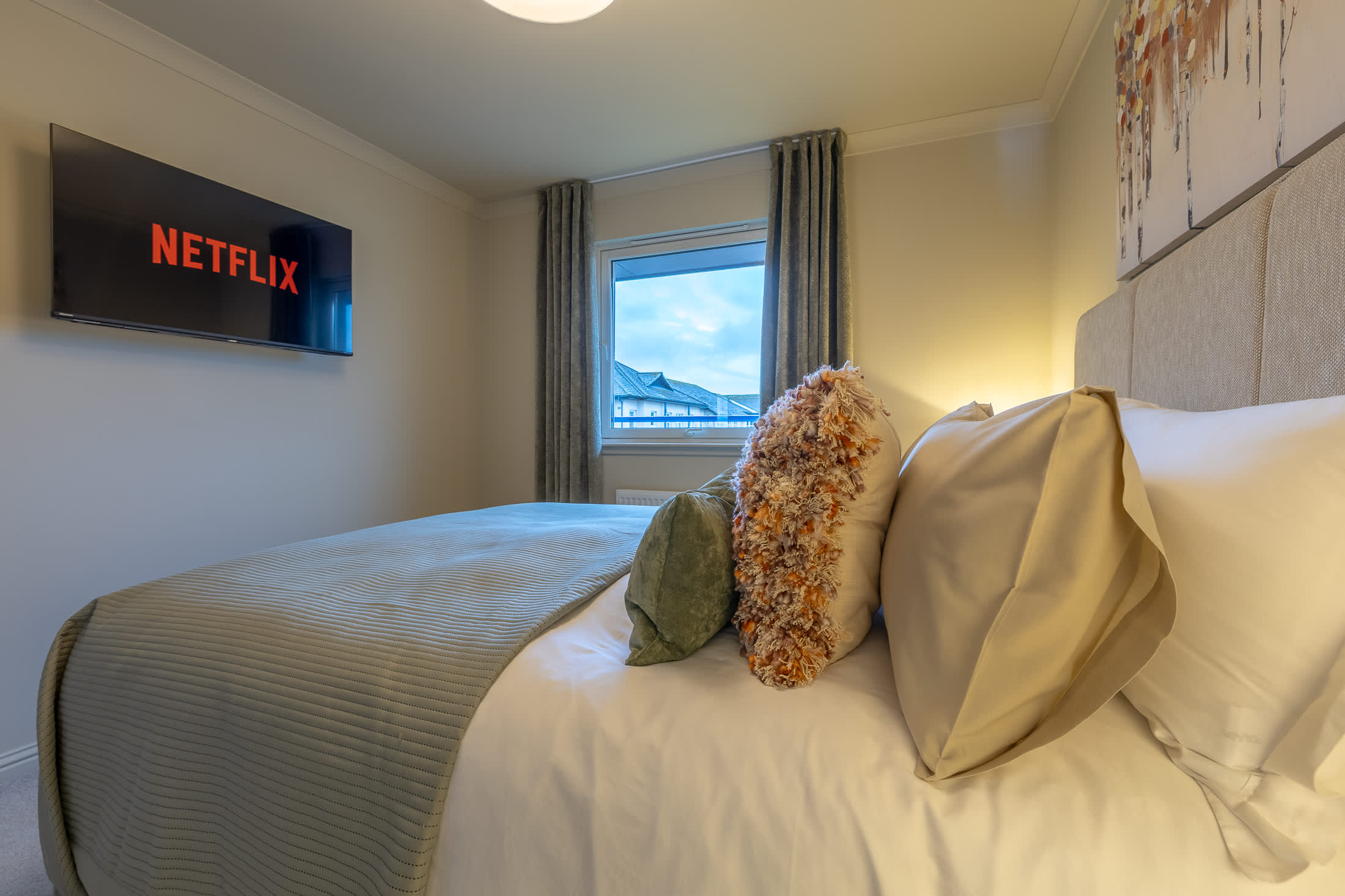 View Stylish 2-BR Apt | Parking & Wi-Fi | Sleeps 4 in 5 Riverside Gardens IV3 5TB Stylish 2-BR Apt | Parking & Wi-Fi | Sleeps 4 in 5 Riverside Gardens IV3 5TB - Property image 11 - VivreStays