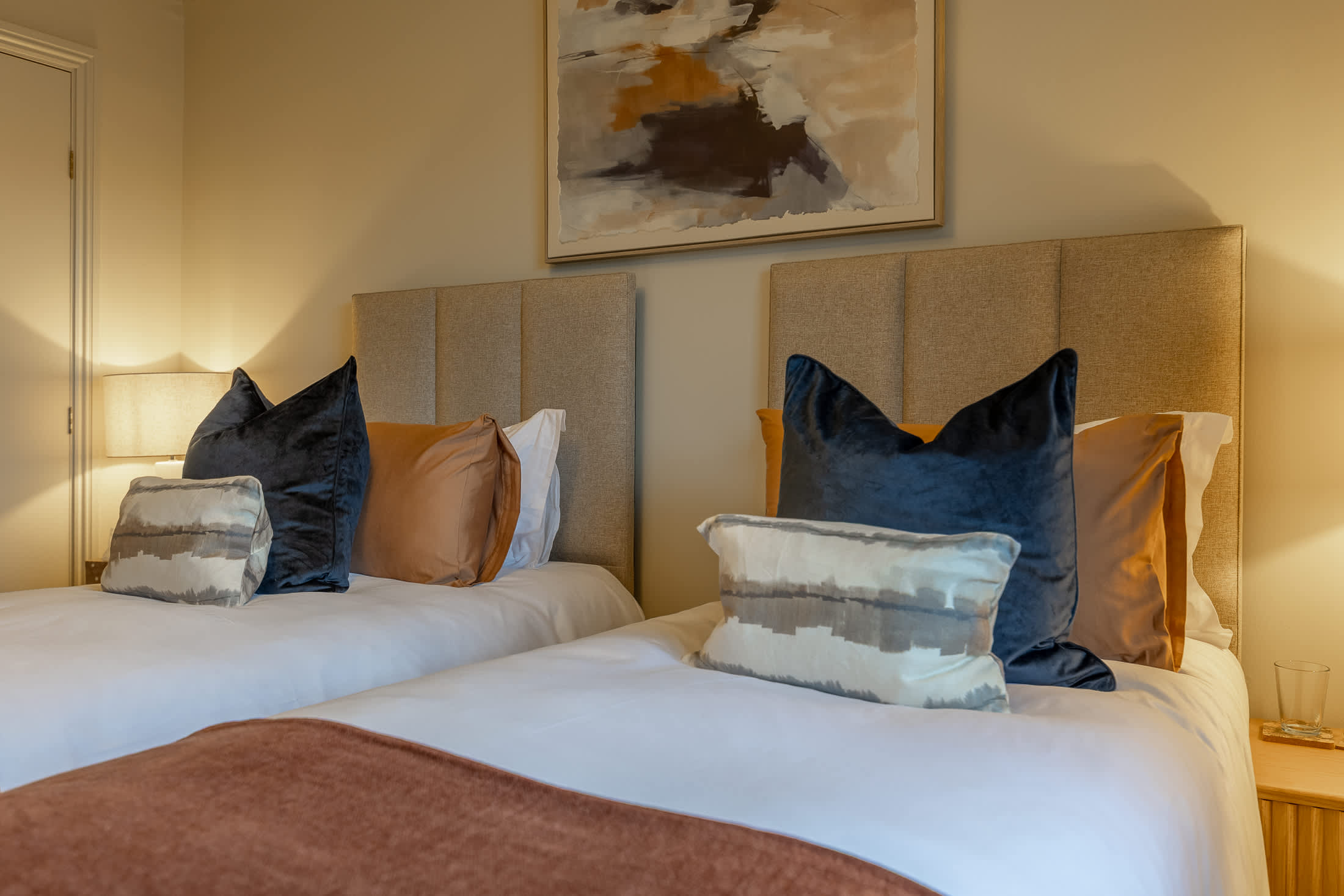 View Stylish 2-BR Apt | Parking & Wi-Fi | Sleeps 4 in 5 Riverside Gardens IV3 5TB Stylish 2-BR Apt | Parking & Wi-Fi | Sleeps 4 in 5 Riverside Gardens IV3 5TB - Property image 15 - VivreStays