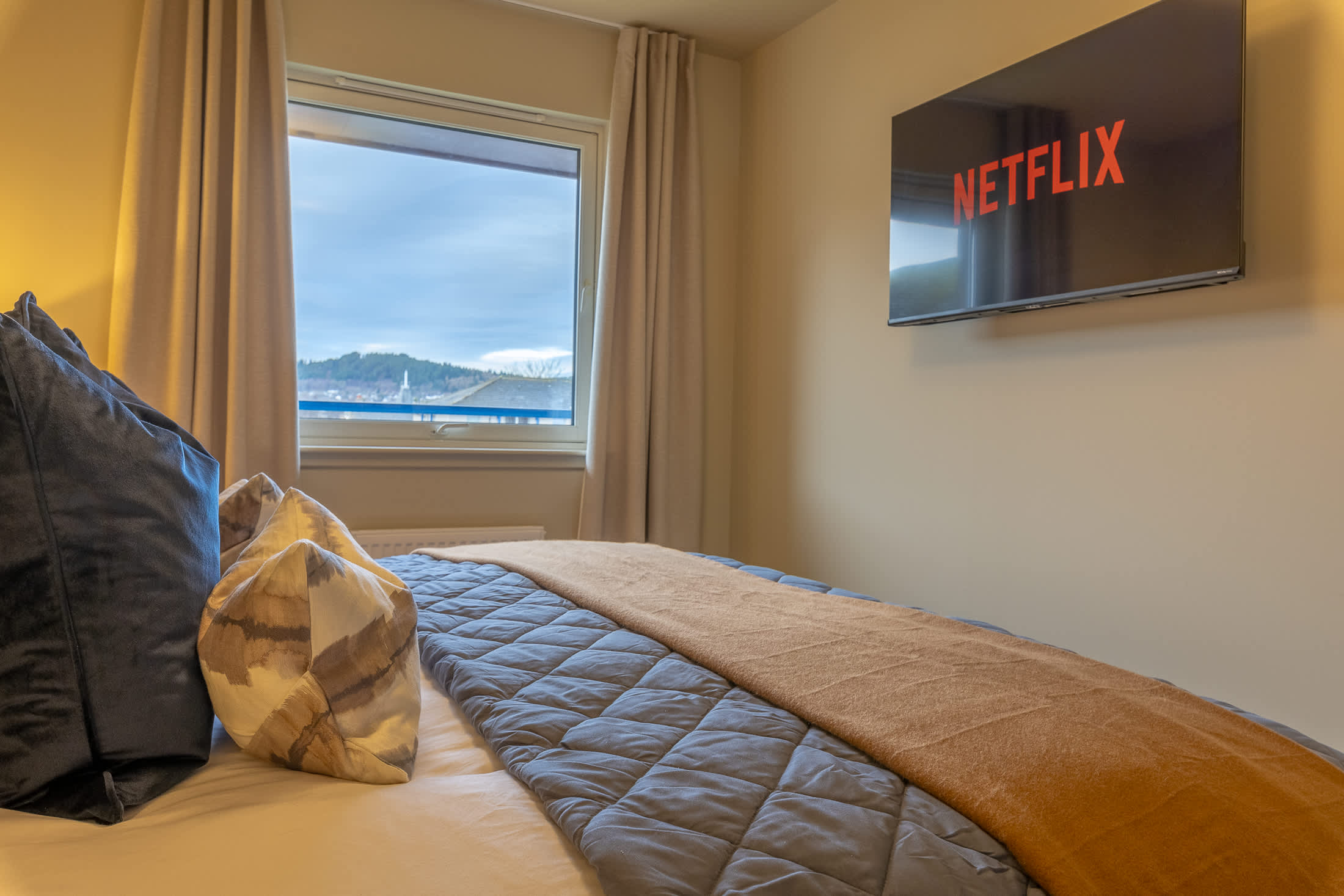 View Stylish 2-BR Apt | Parking & Wi-Fi | Sleeps 4 in 5 Riverside Gardens IV3 5TB Stylish 2-BR Apt | Parking & Wi-Fi | Sleeps 4 in 5 Riverside Gardens IV3 5TB - Property image 14 - VivreStays