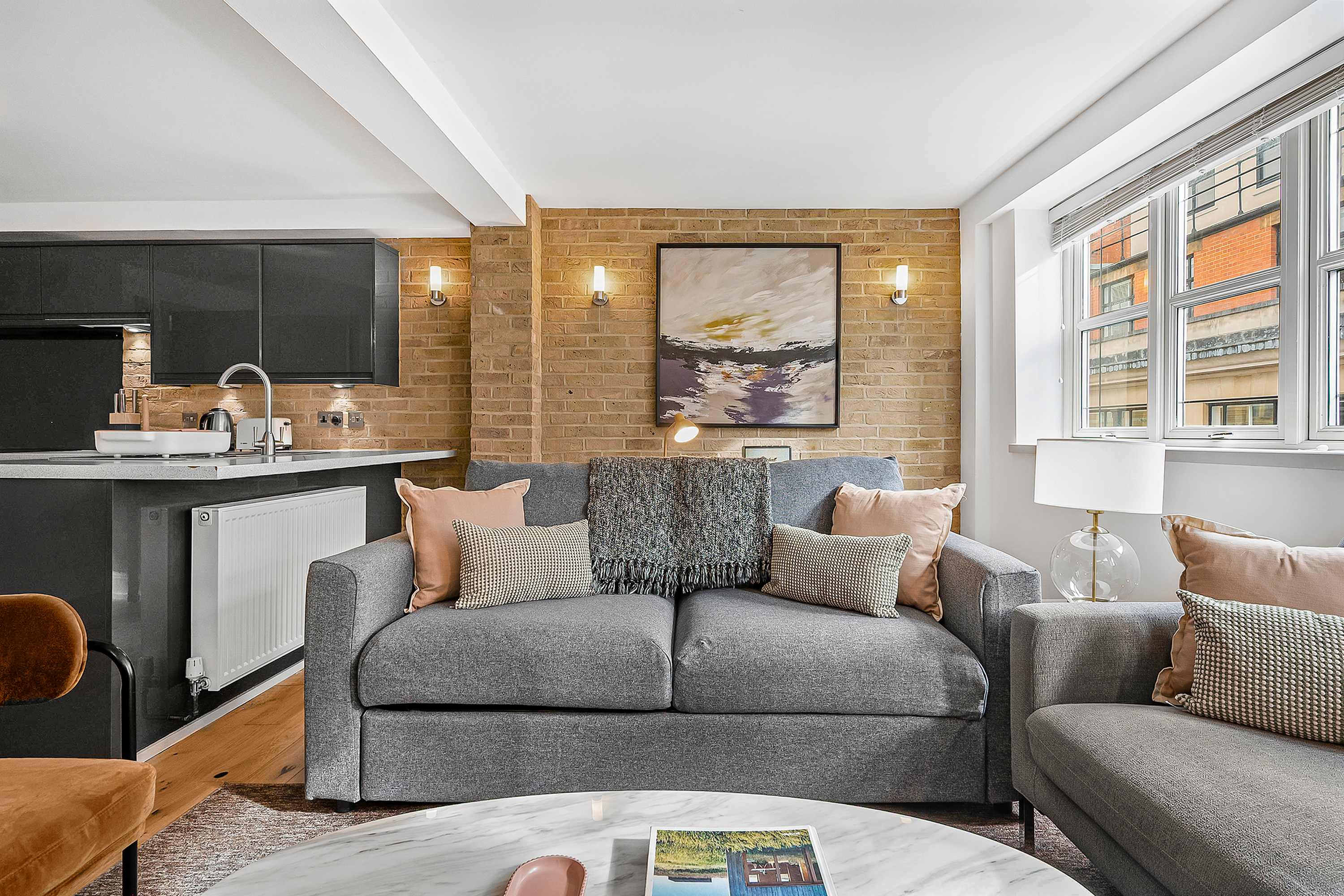 Bright 1-Bed Soho Flat - Sleeps 4 - Workspace in Bateman Street, 3 W1D - Property image 4 - VivreStays