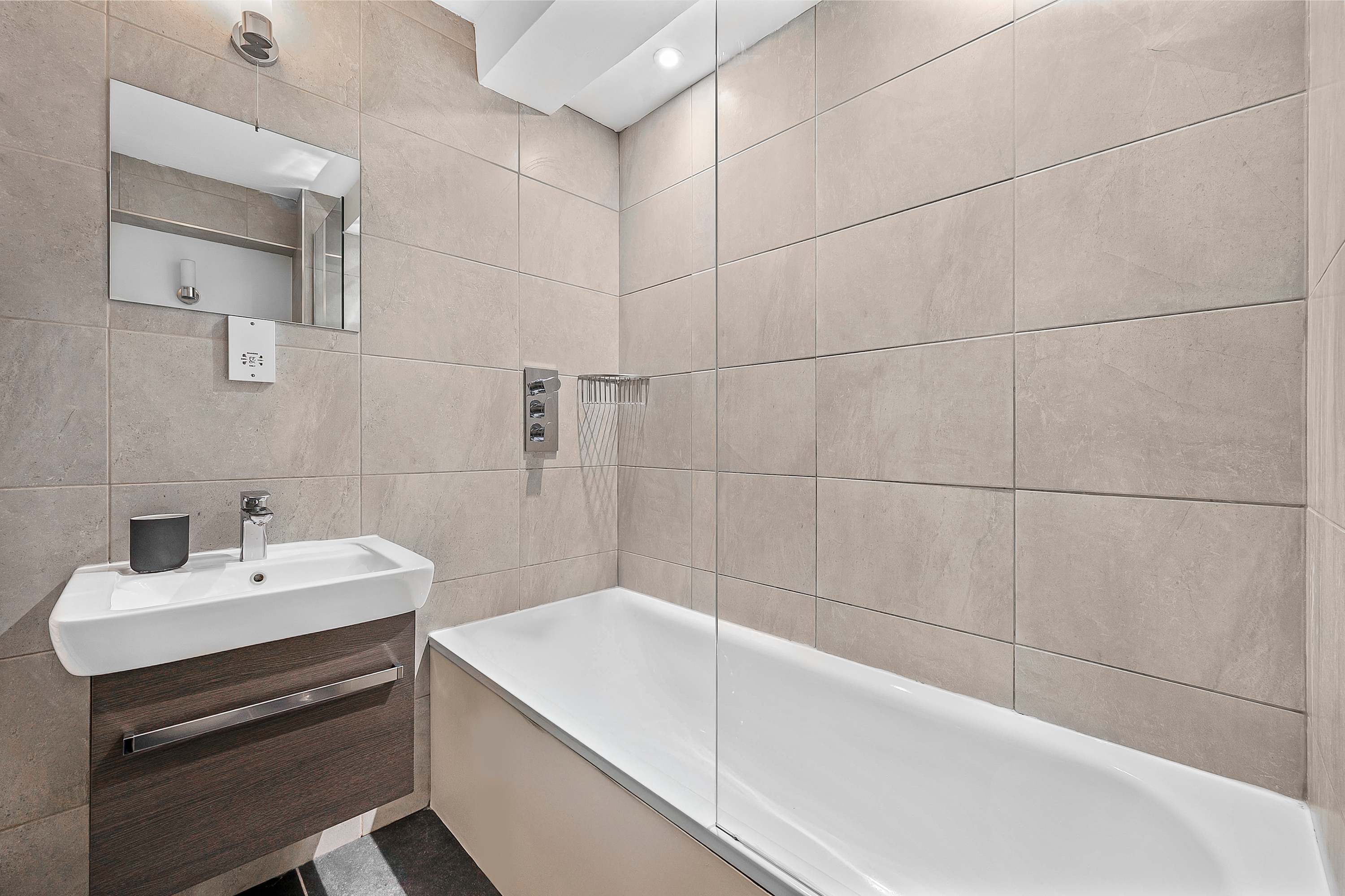 Bright 1-Bed Soho Flat - Sleeps 4 - Workspace in Bateman Street, 3 W1D - Property image 14 - VivreStays