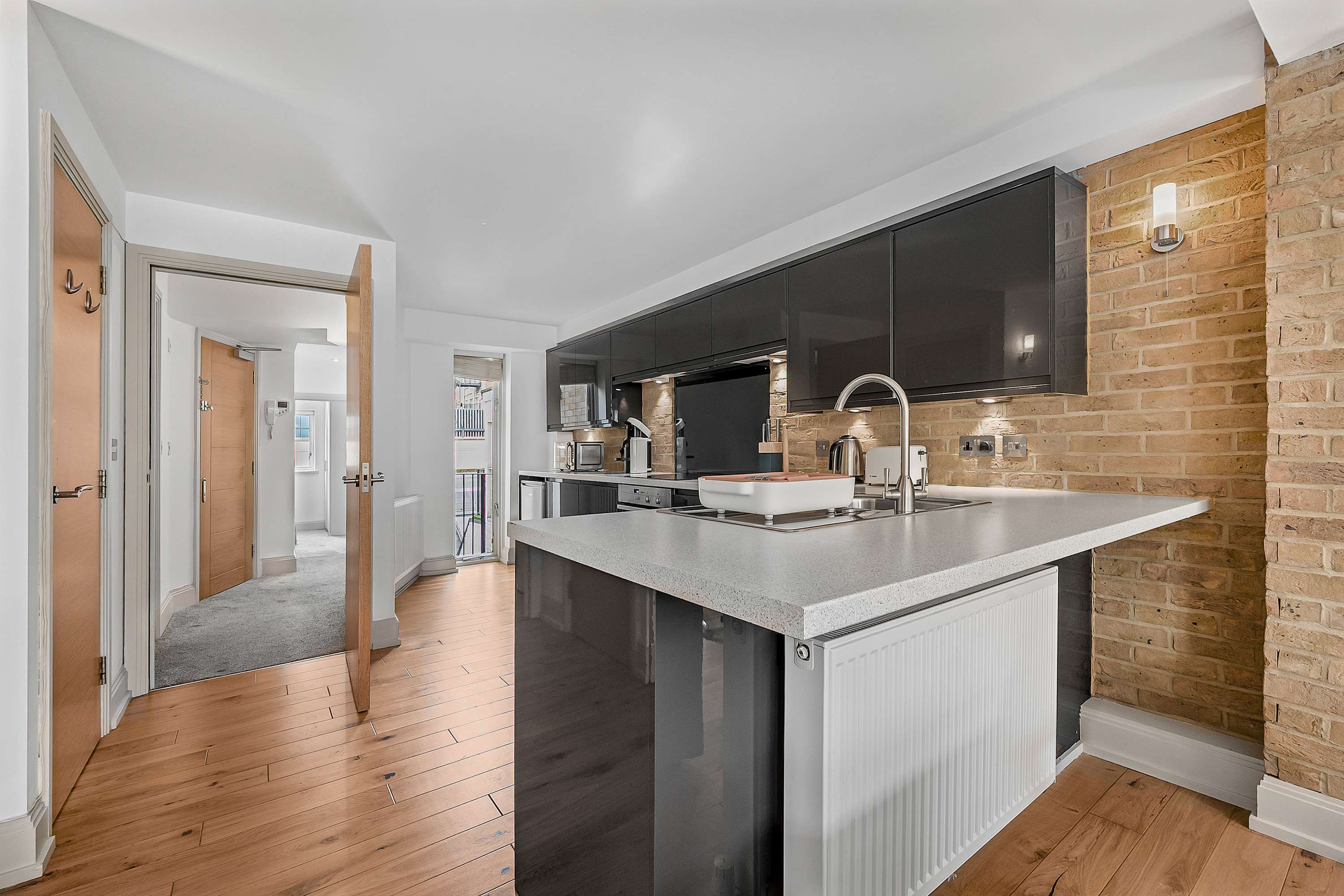 Bright 1-Bed Soho Flat - Sleeps 4 - Workspace in Bateman Street, 3 W1D - Property image 10 - VivreStays