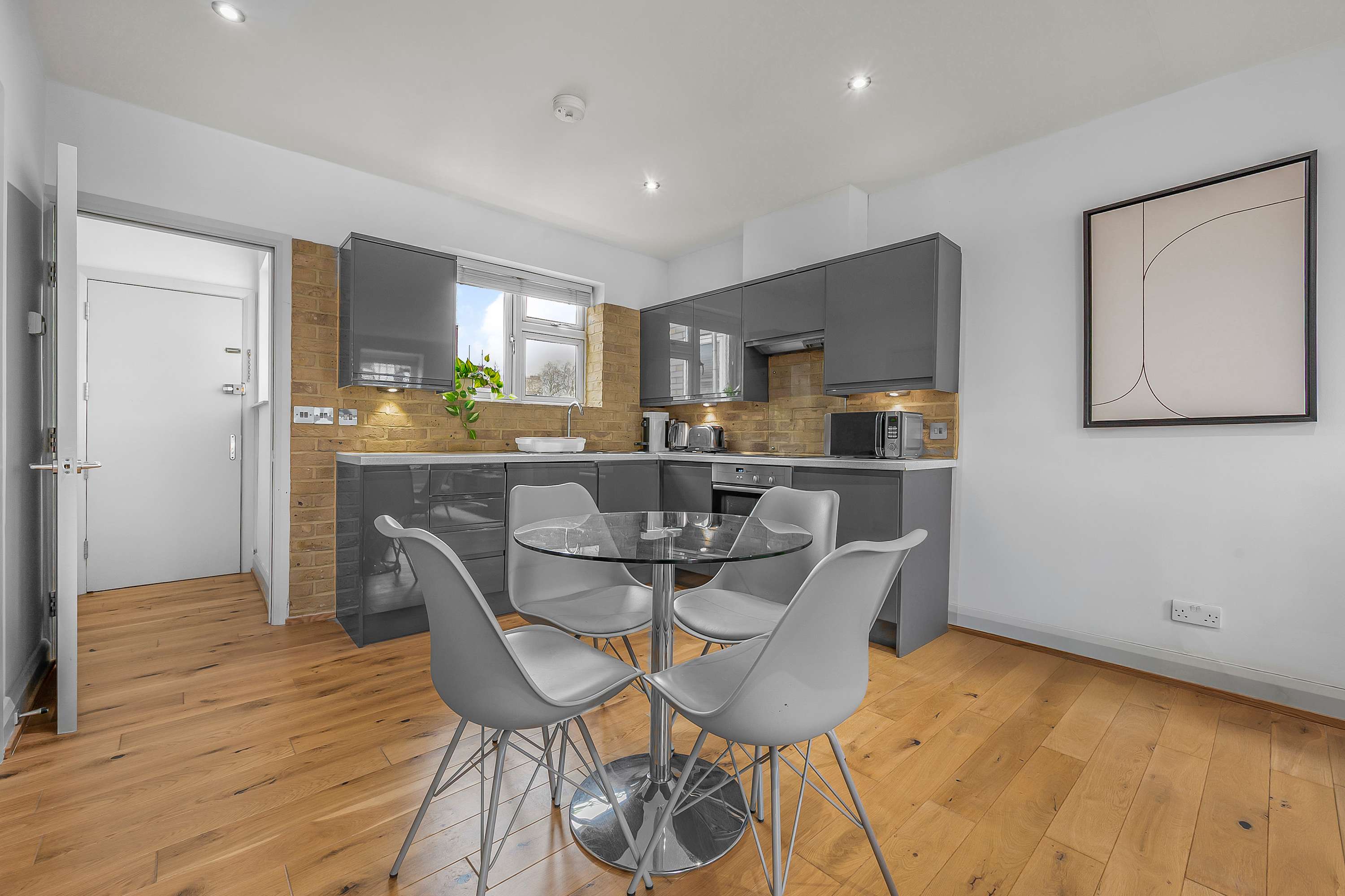 Skylit Top-Floor Studio - Soho - Sleeps 4 in Bateman Street, 5 W1D - Property image 5 - VivreStays