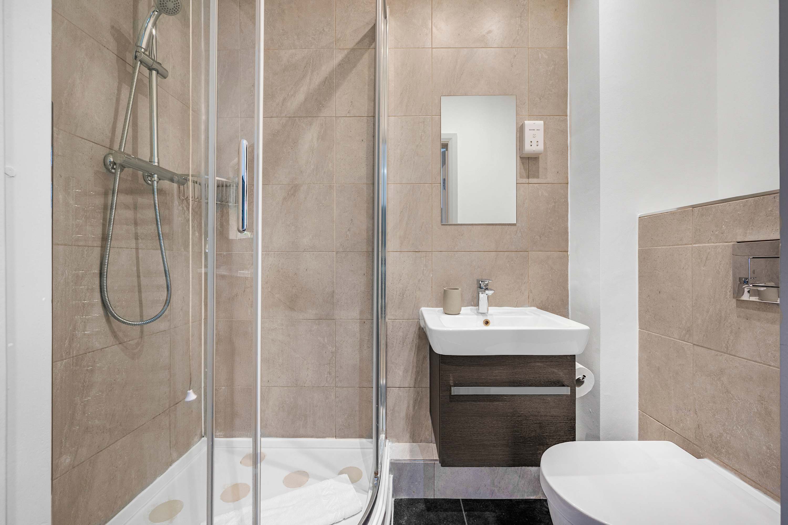 Skylit Top-Floor Studio - Soho - Sleeps 4 in Bateman Street, 5 W1D - Property image 12 - VivreStays