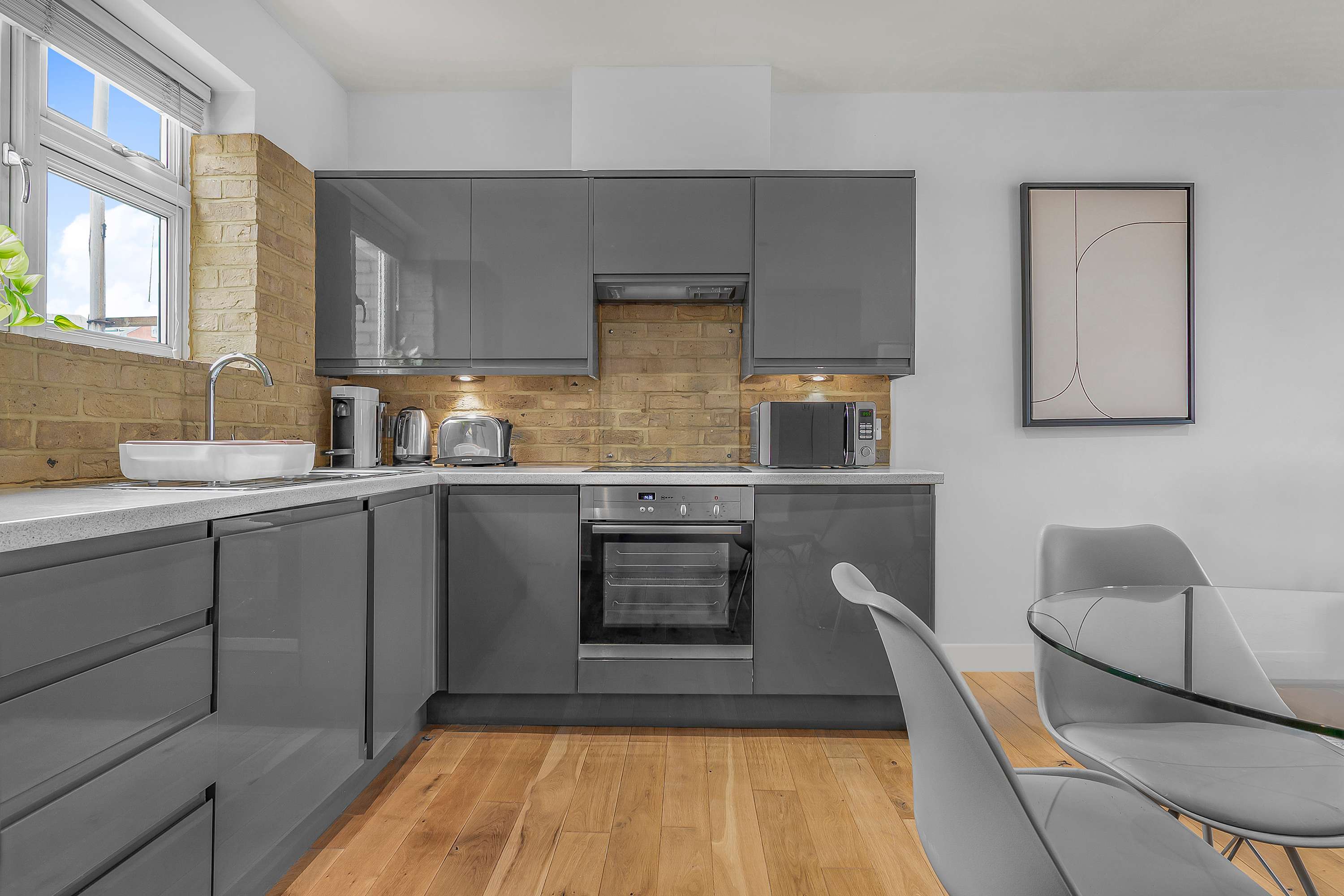 Skylit Top-Floor Studio - Soho - Sleeps 4 in Bateman Street, 5 W1D - Property image 6 - VivreStays