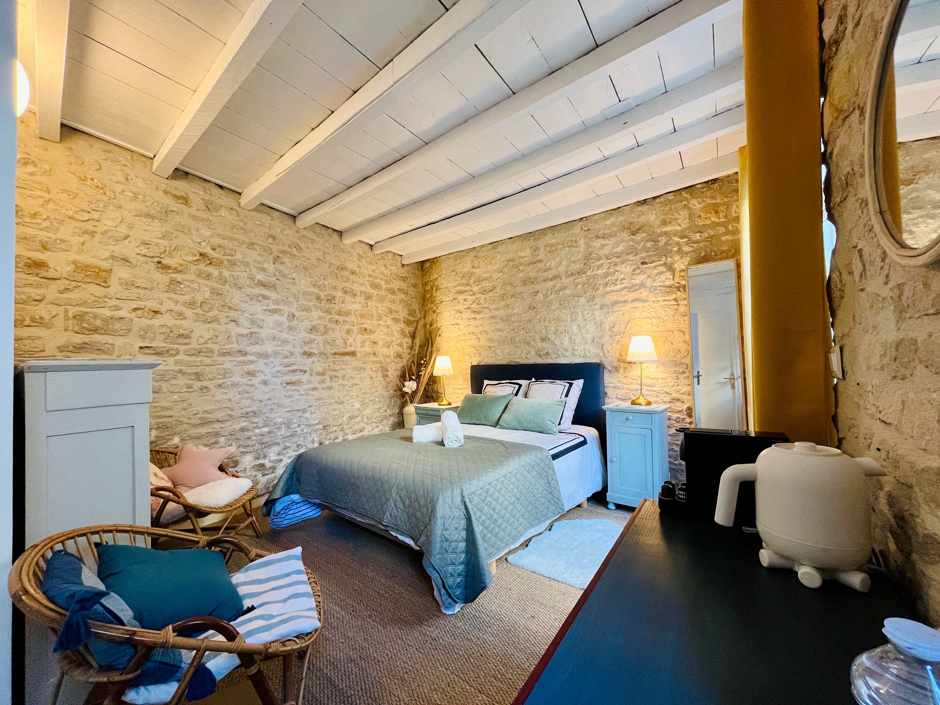 La Bonne Brise, Independent Room with Terrace — Grandcamp-Maisy, Normandie — vacation rental