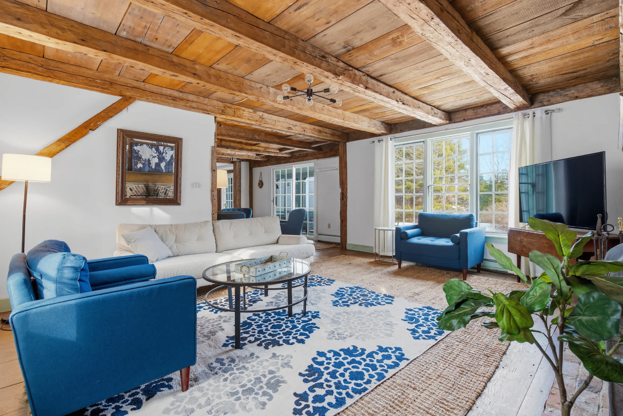 Spacious Farmhouse Near the Beach | Circa 1860