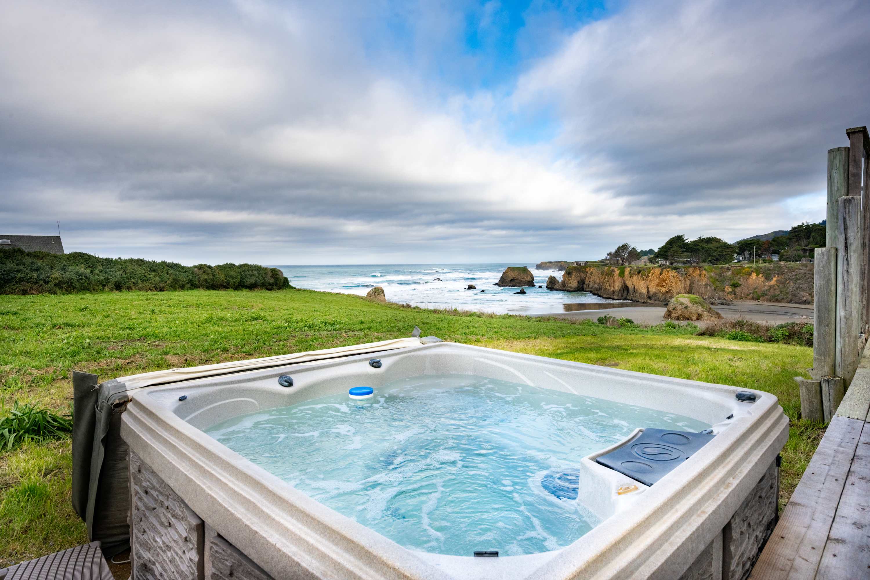 Oceanfront Getaway - Beach Access & Dog-Friendly — Fort Bragg, CA — vacation rental