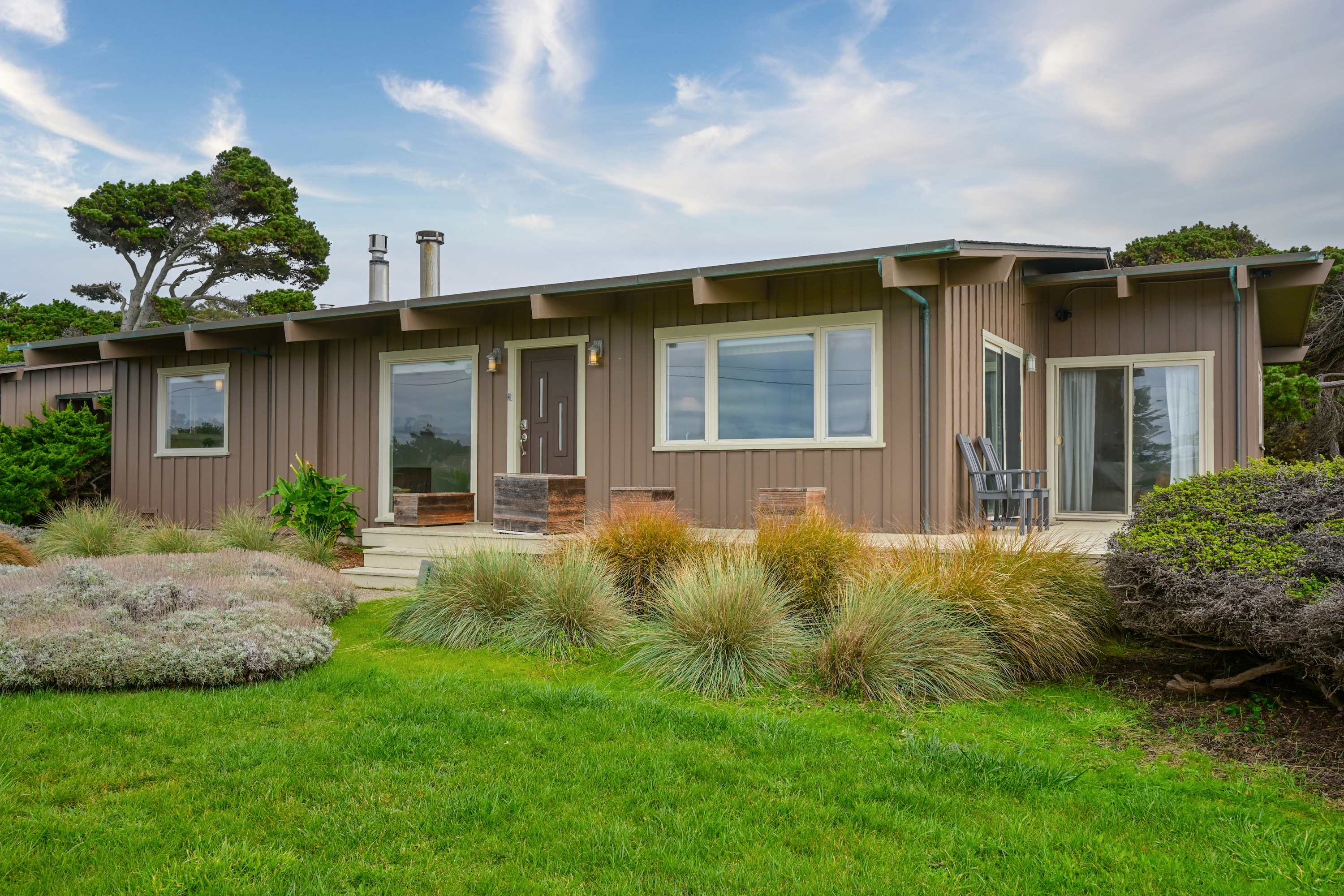 Coastal Bliss - Private Hot Tub, Ocean Views, Pets — Fort Bragg, CA — vacation rental