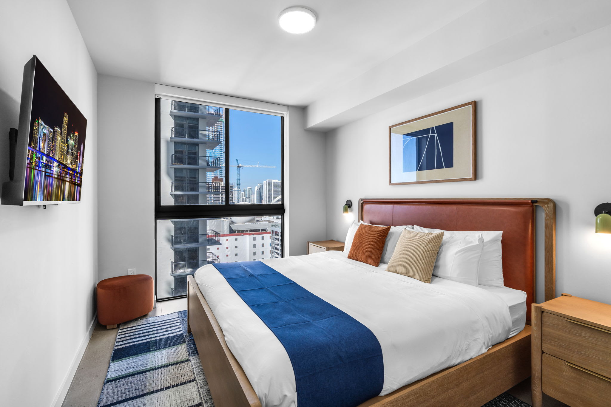 Stylish Urban 1BR Downtown Rooftop Pool & Views