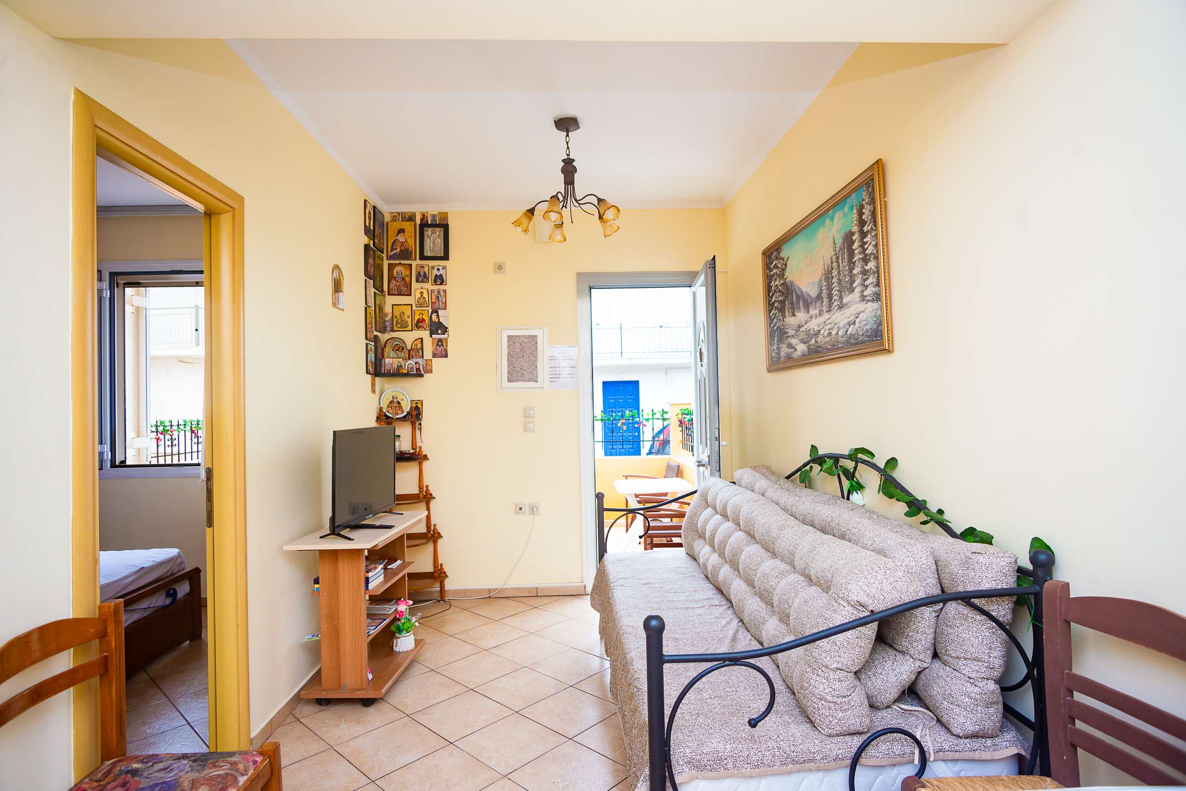 Spacious 2 Bd Detached House in Kefalonia w Patio in Kefalonia — photo 2