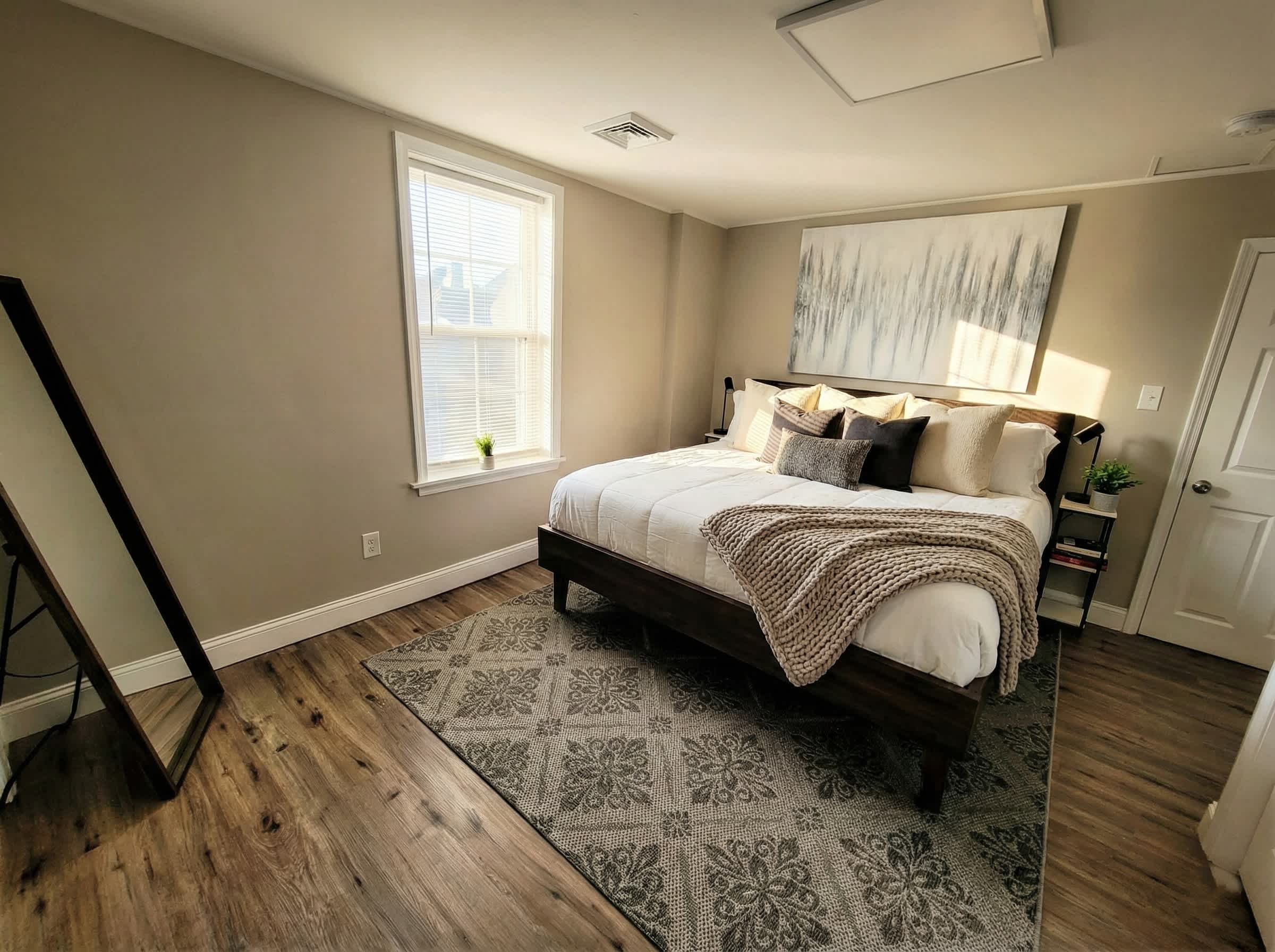 Modern Loft with Skyline Views - King & Queen Beds, Close to Downtown! 3