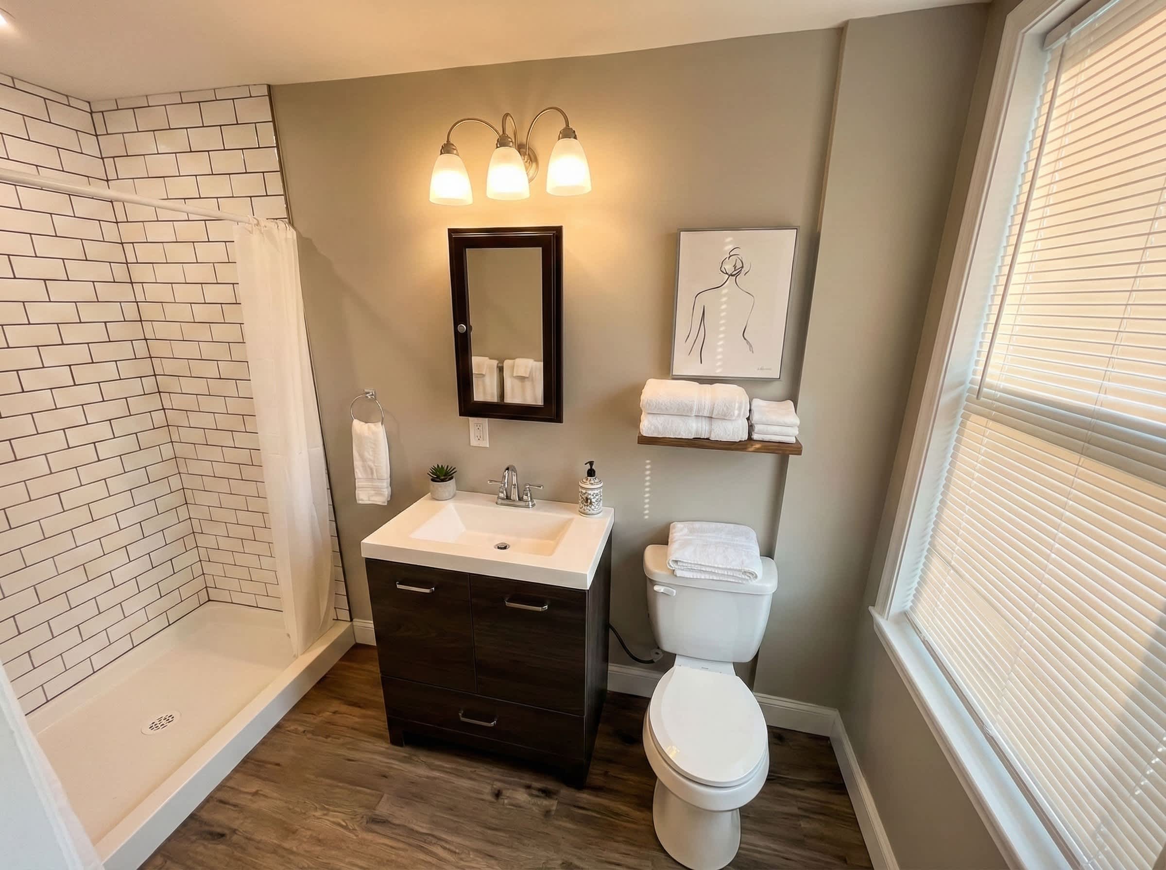 Modern Loft with Skyline Views - King & Queen Beds, Close to Downtown! 4